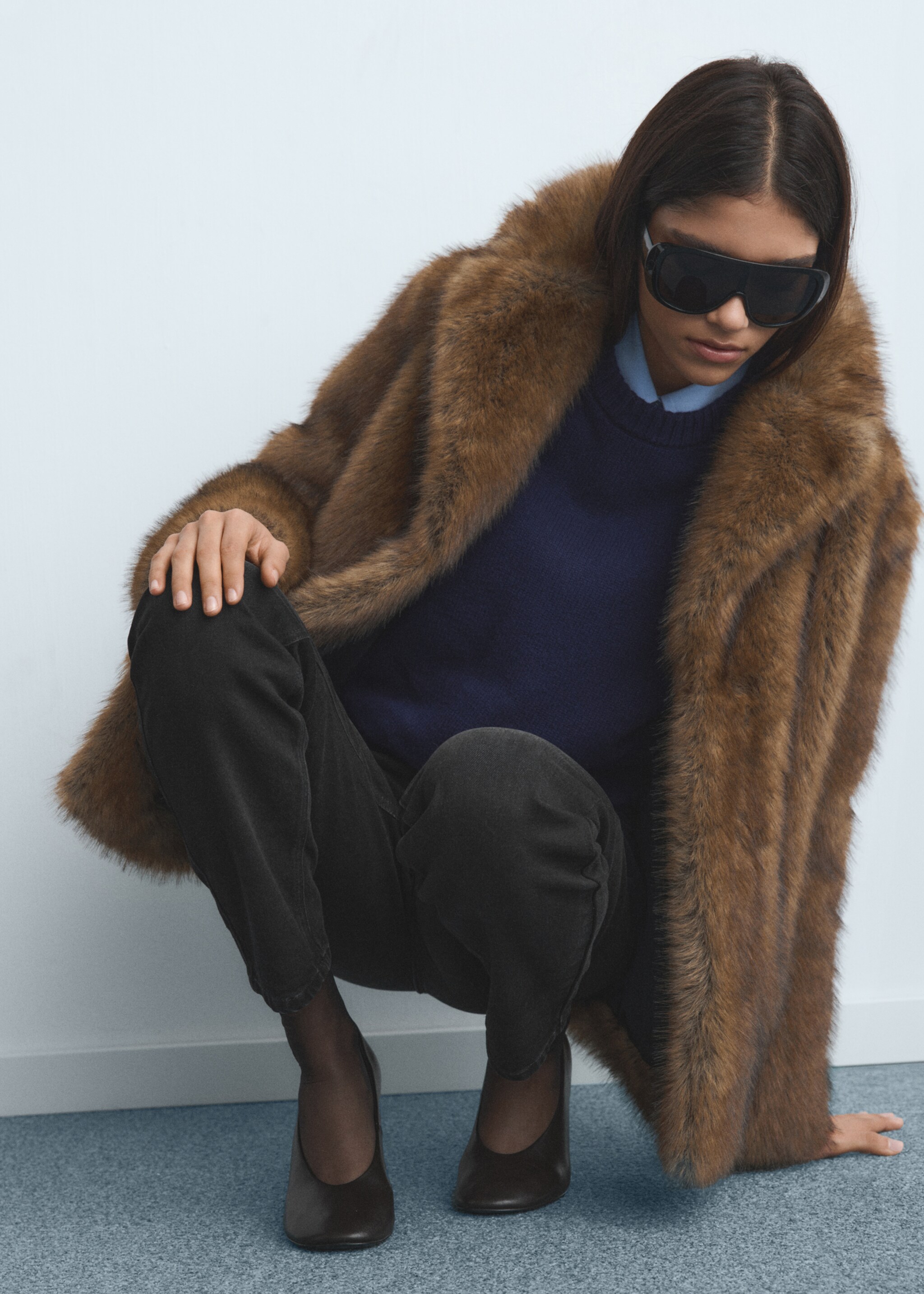 Newmom comfort high-rise jeans - Details of the article 2, Black denim. Ref: 17094422-00.