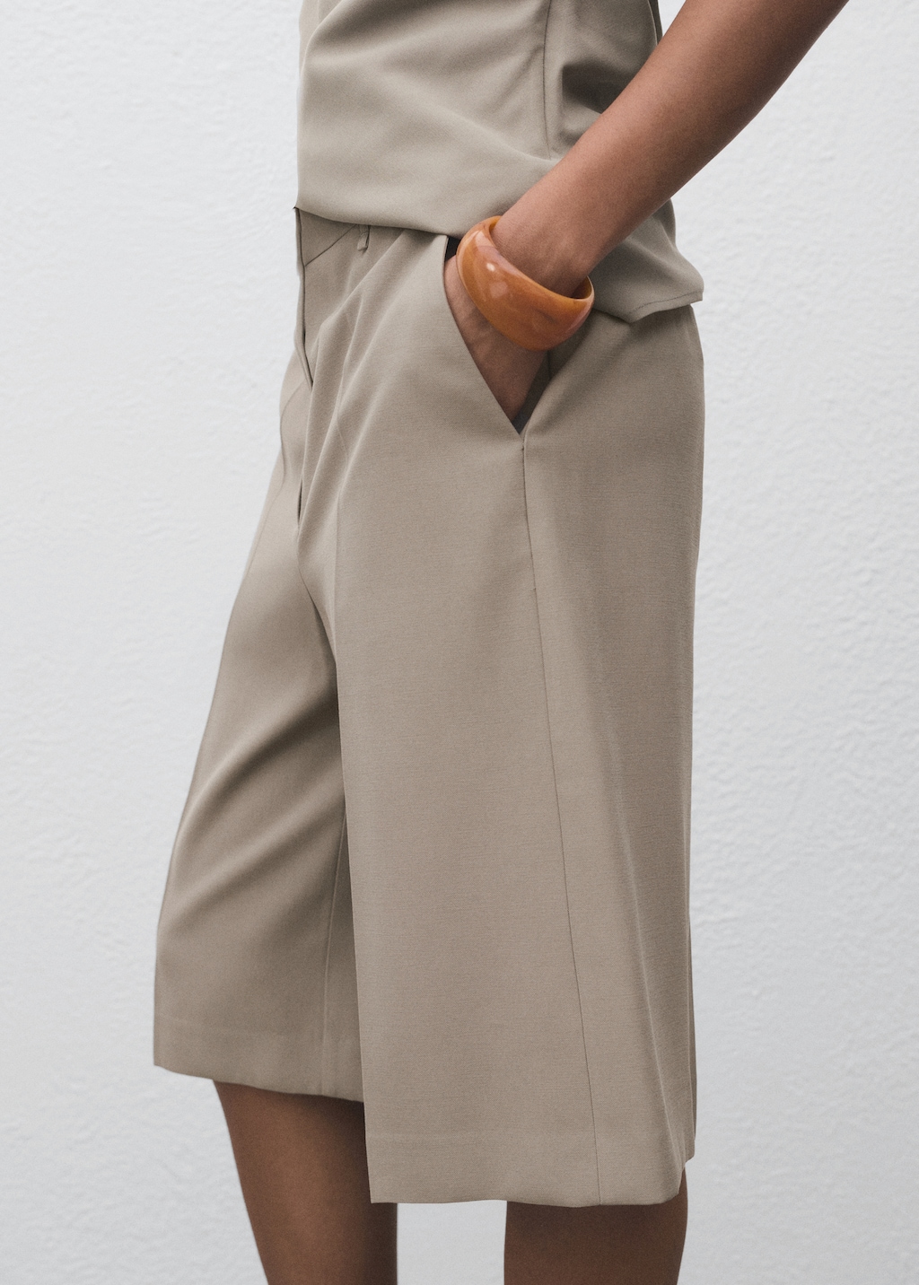 Mid-rise bermuda shorts