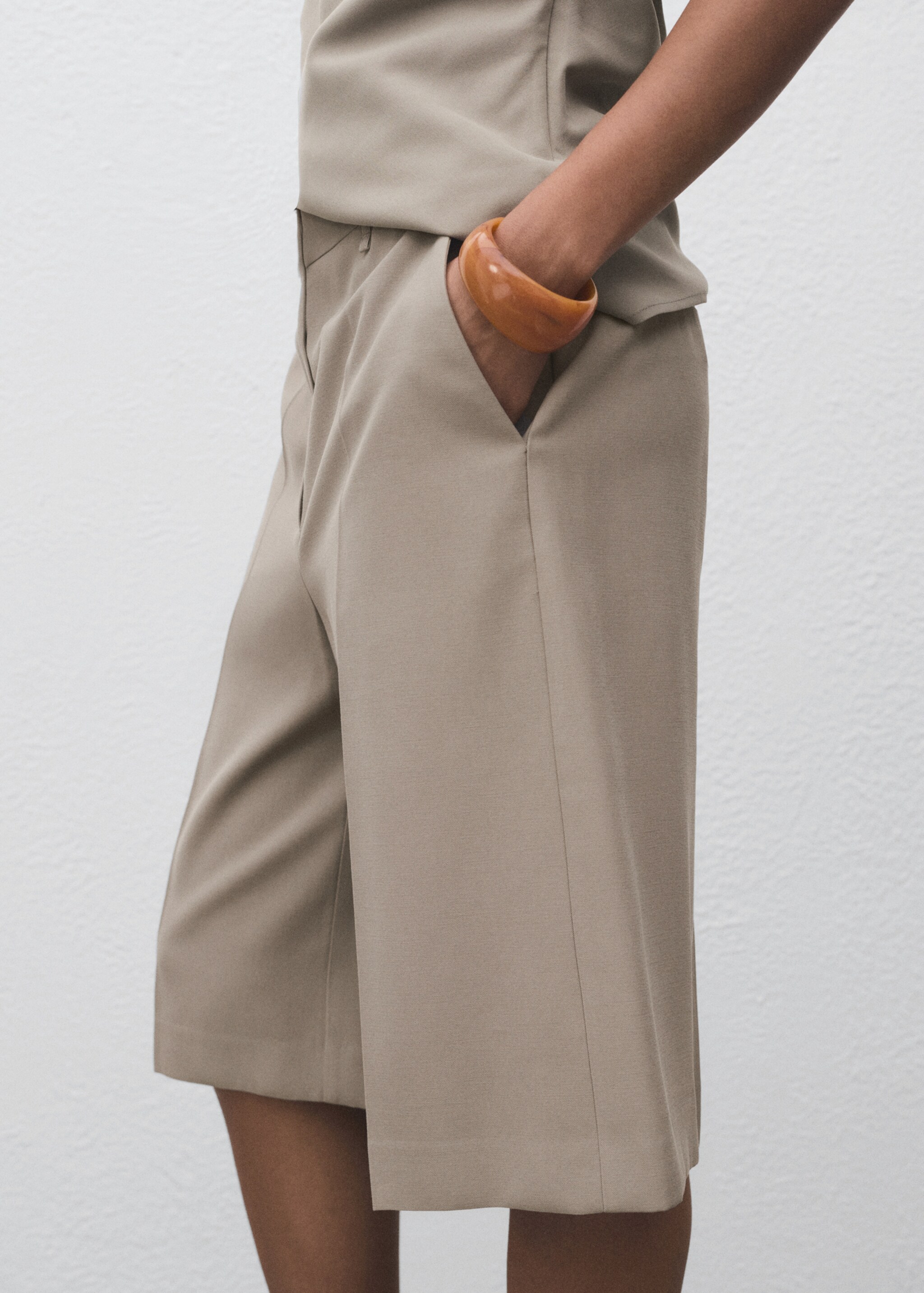 Bermudashorts med middels midjehøyde - Artikkeldetalj 6, Grå. Ref: 17094426-00.