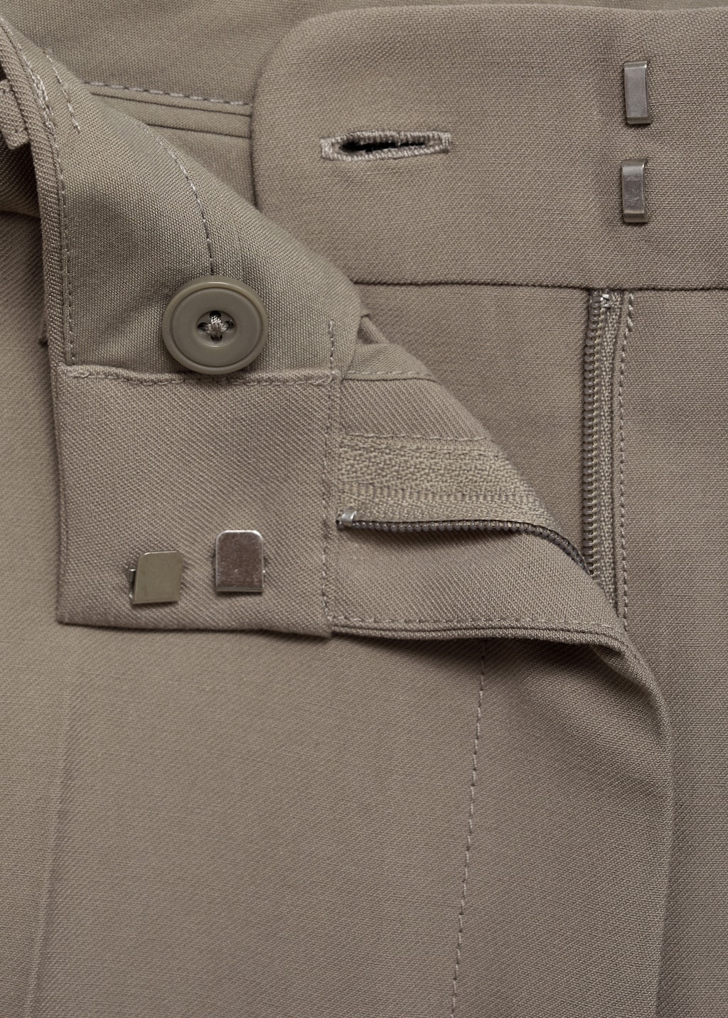 Mid-rise bermuda shorts