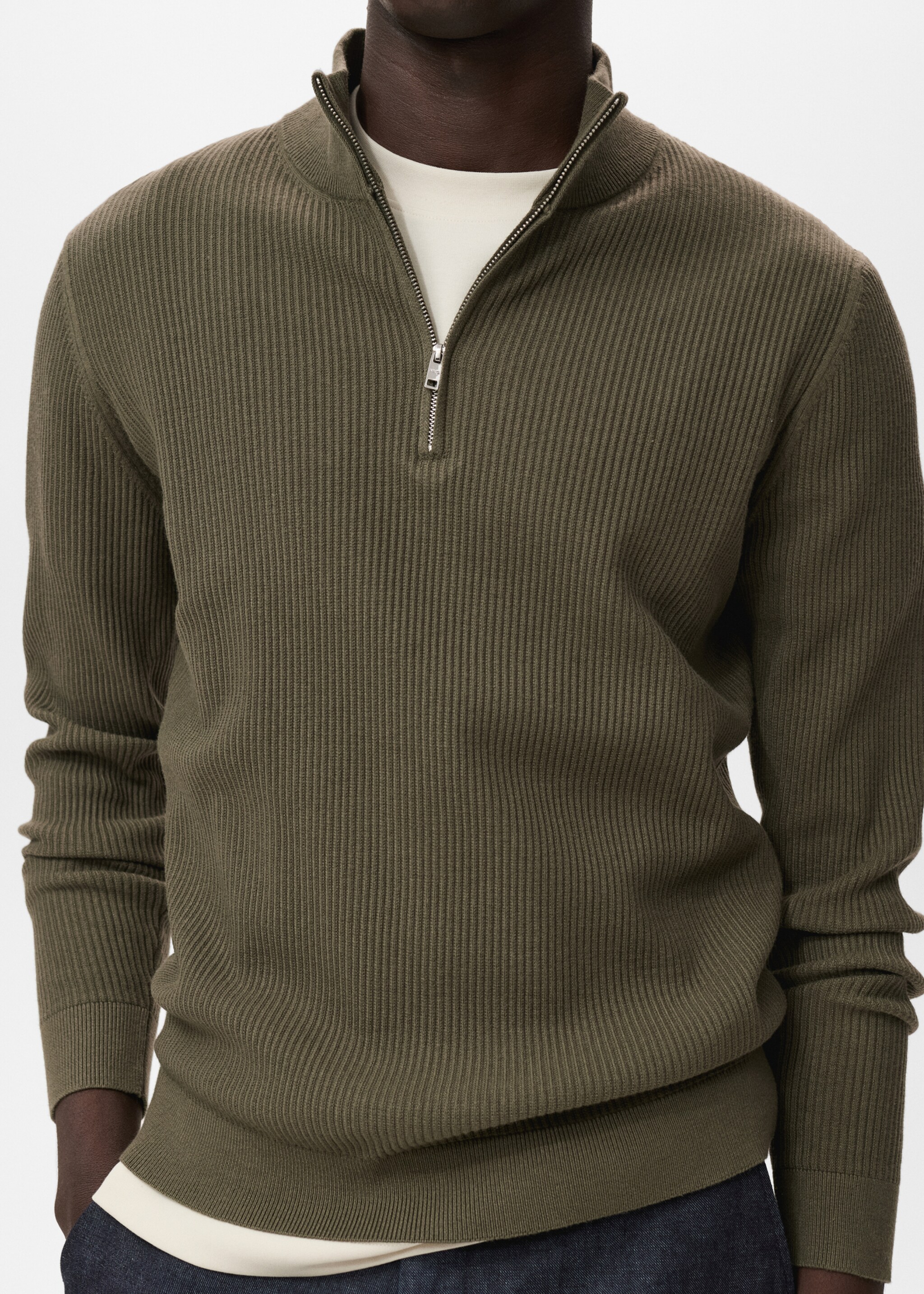 Ribbed sweater with zip neck - Details of the article 6, Olive Green. Ref: 17094427-00.