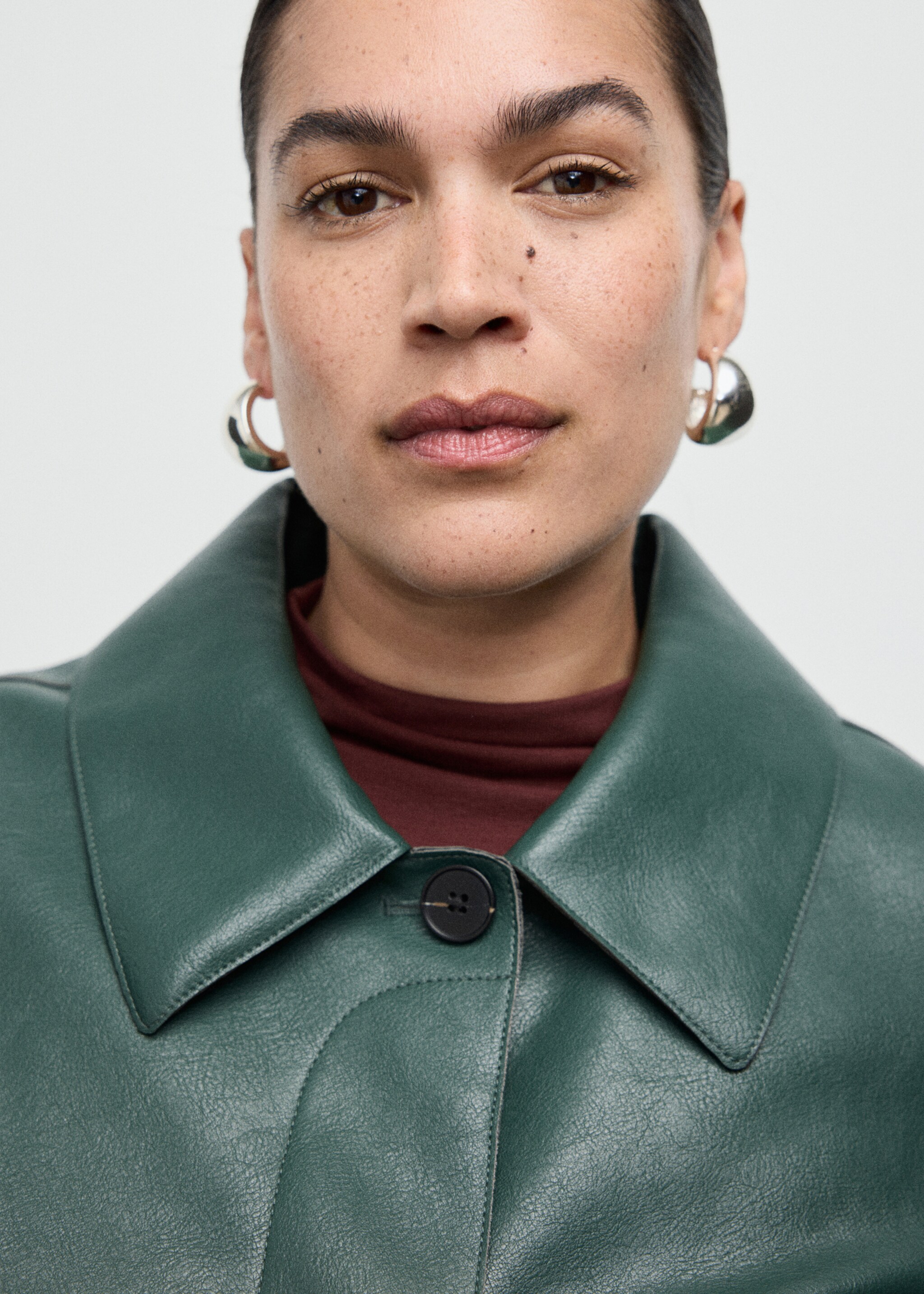 Chaqueta efecto piel bolsillos - Detalle del artículo 4, Verde. Ref: 17094433-00.