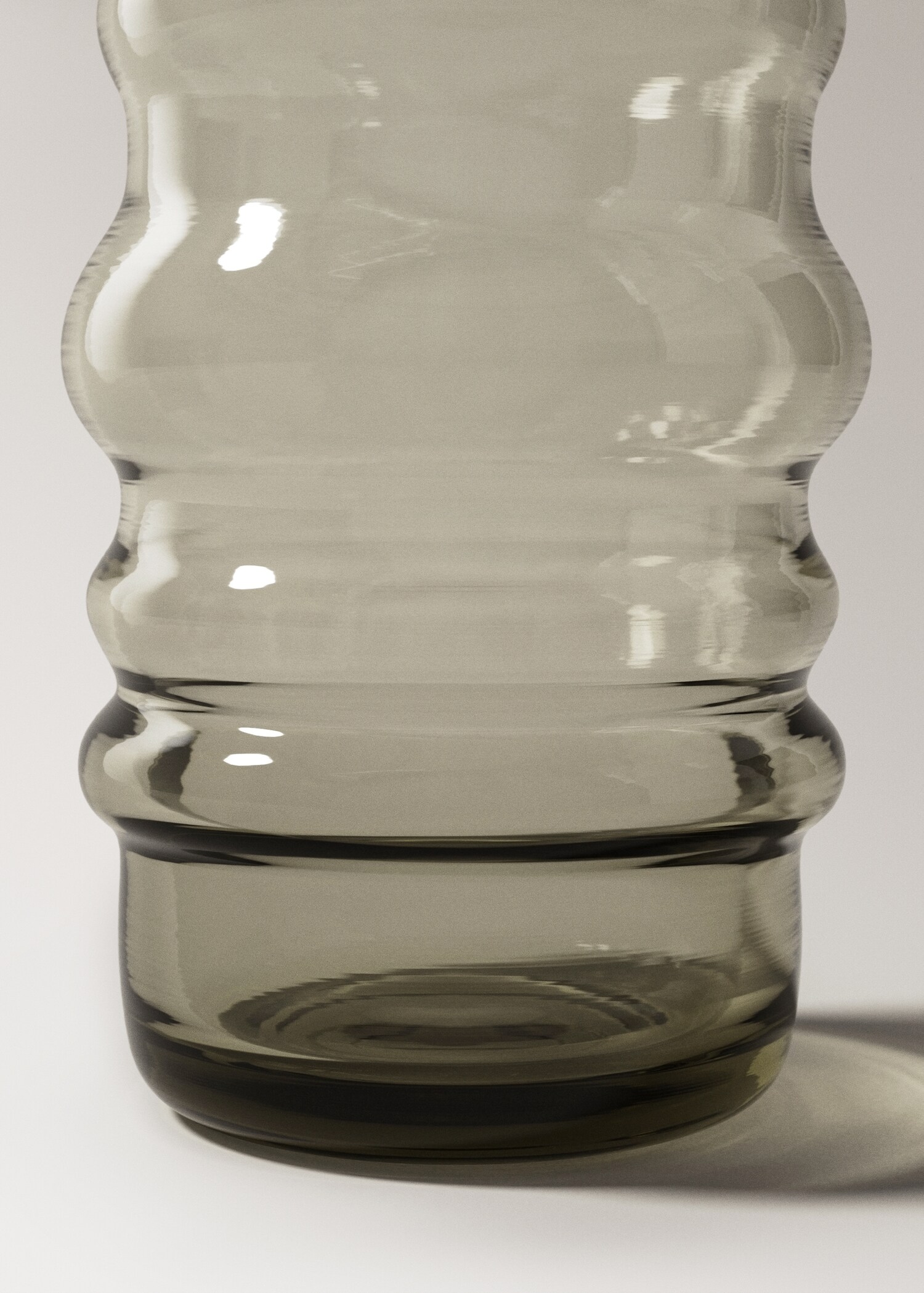 Smoked glass jug - Details of the article 1