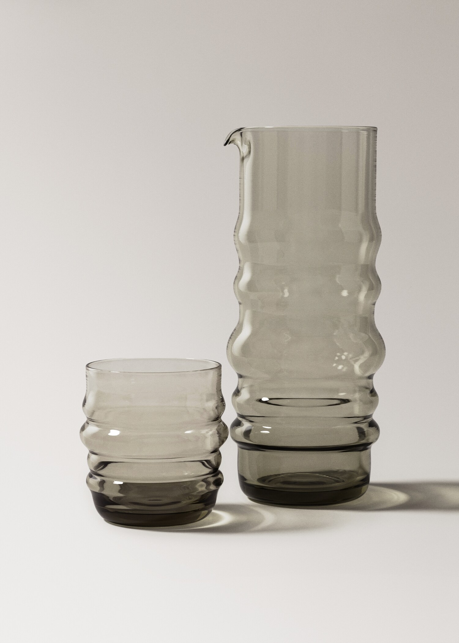 Smoked glass jug - Details of the article 3