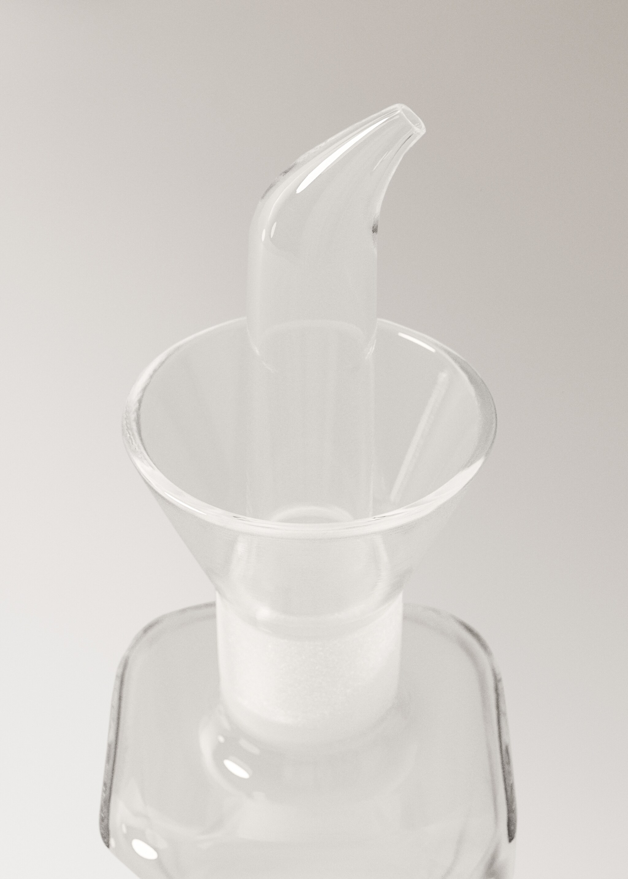 Medium-sized transparent borosilicate oil cruet - Details of the article 1, Off White. Ref: 17094444-00.