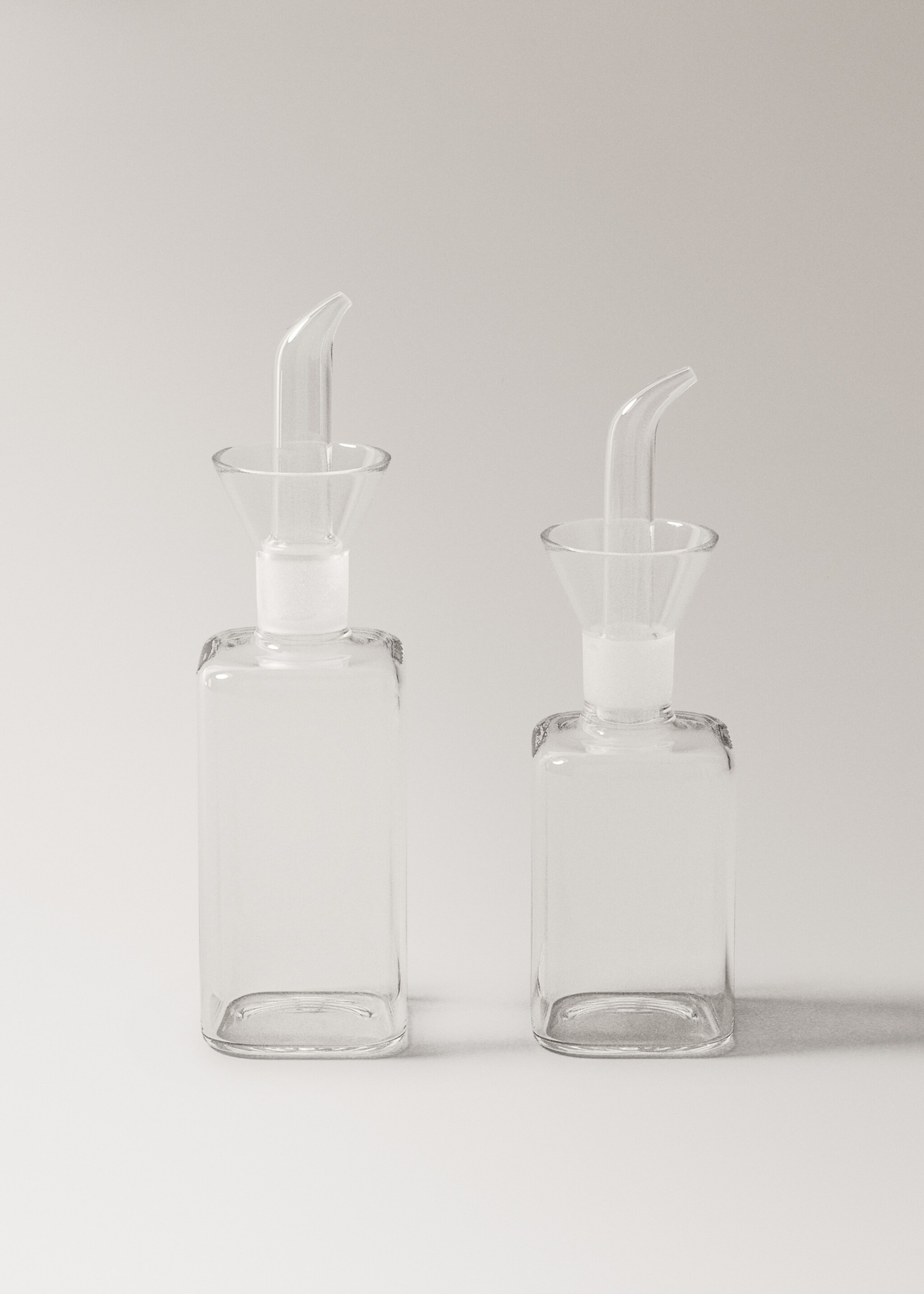 Medium-sized transparent borosilicate oil cruet - Details of the article 4, Off White. Ref: 17094444-00.