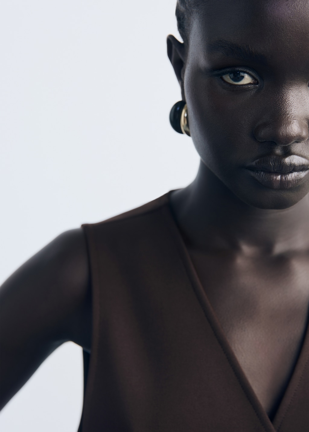 Vest with jewel buttons