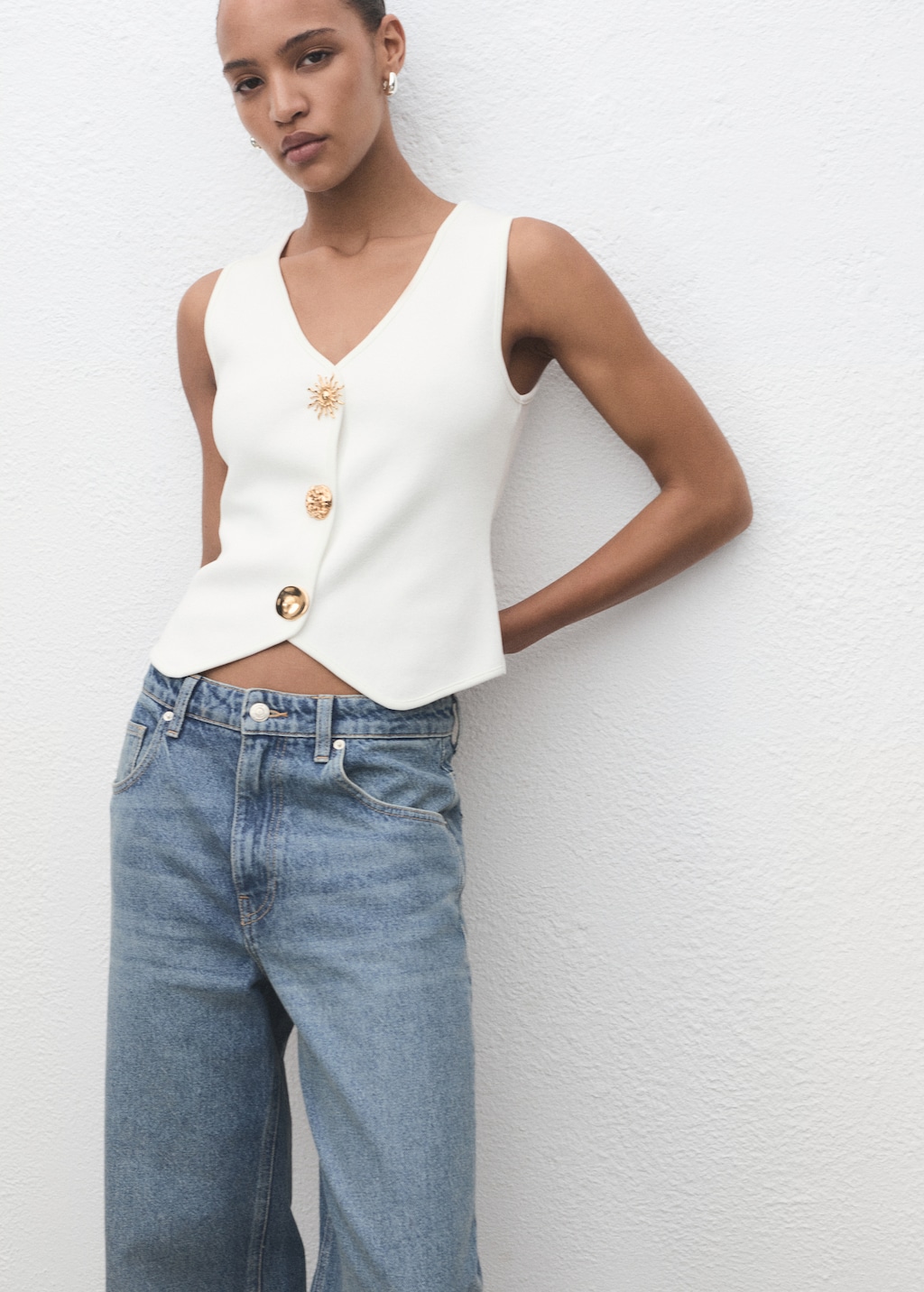 Knitted vest with jewel buttons - Women | MANGO USA