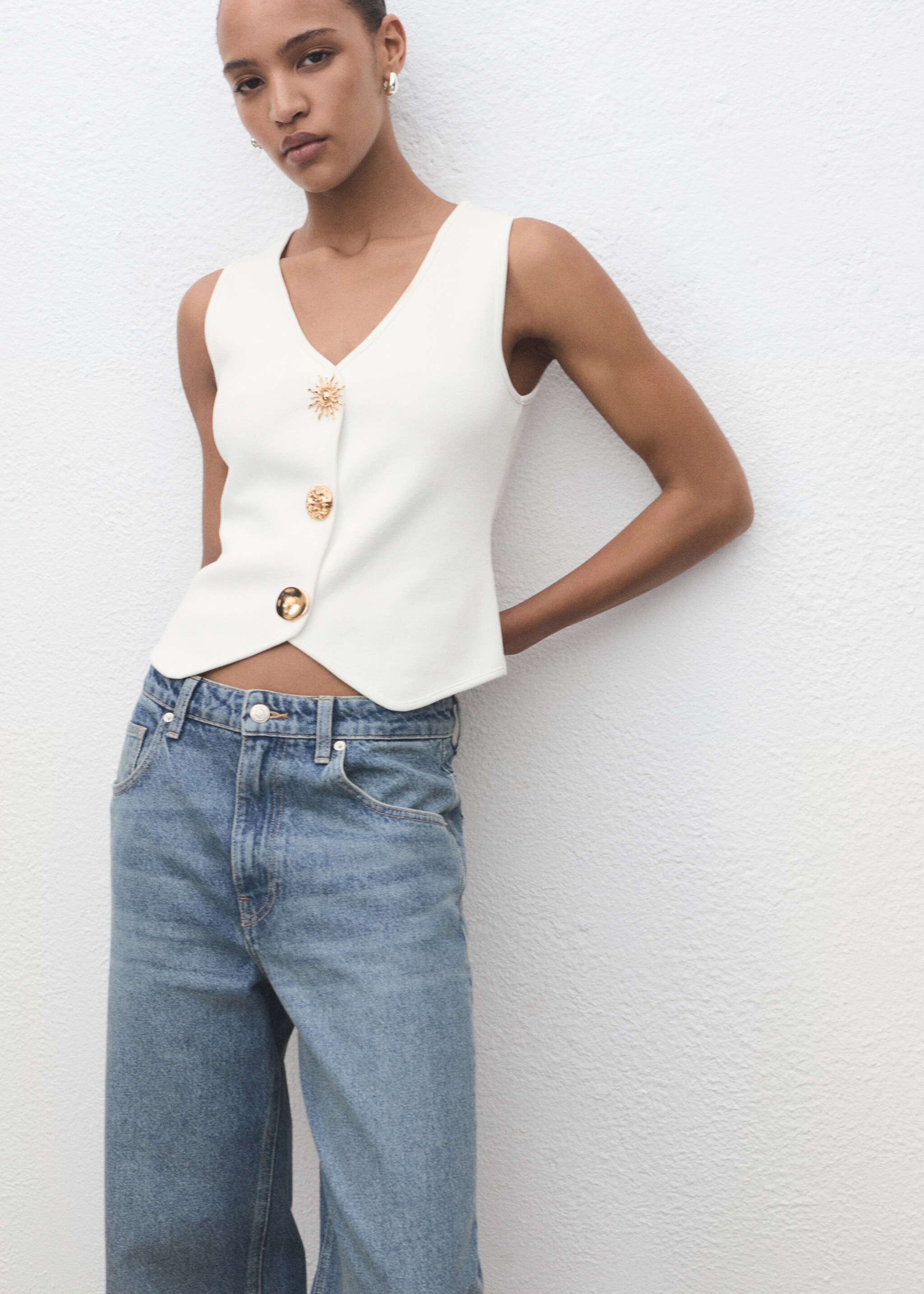 Knitted waistcoat with jewel buttons - Medium plane, White. Ref: 17094447-00.