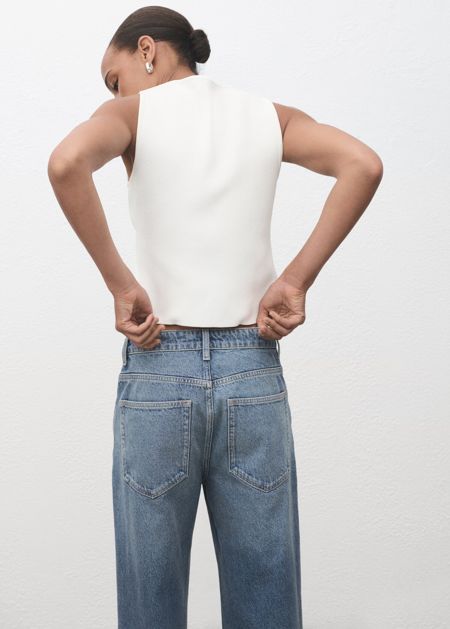 Knitted waistcoat with jewel buttons - Reverse of the article