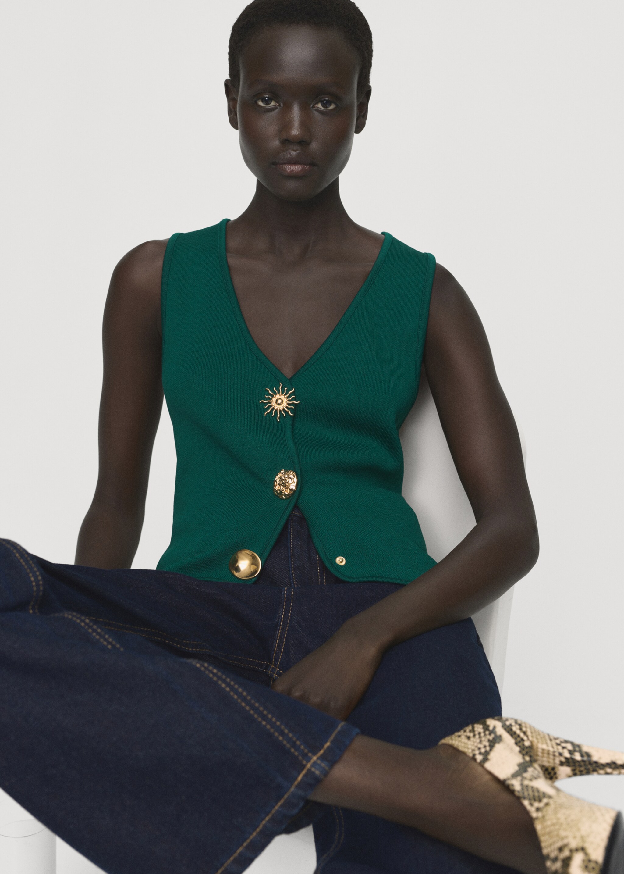Knitted waistcoat with jewel buttons - Details of the article 6, Dark Green. Ref: 17094447-00.