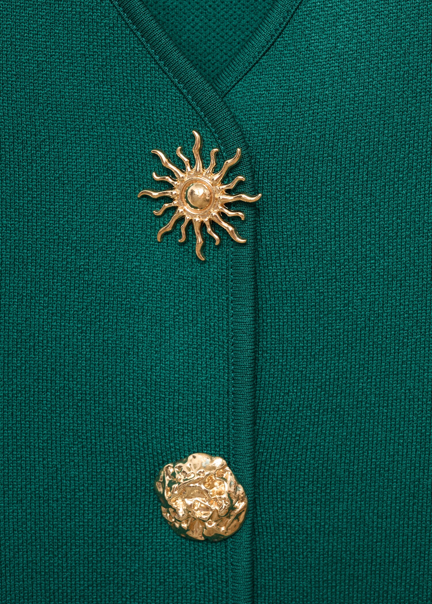 Knitted waistcoat with jewel buttons - Details of the article 8