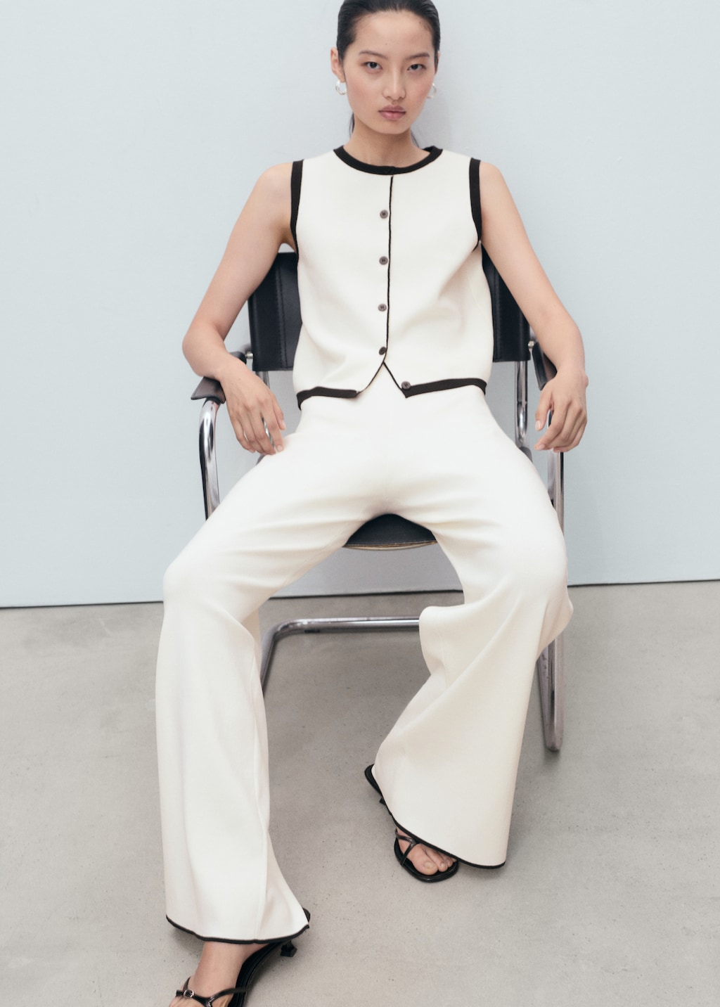 Contrasting low-rise knitted pants