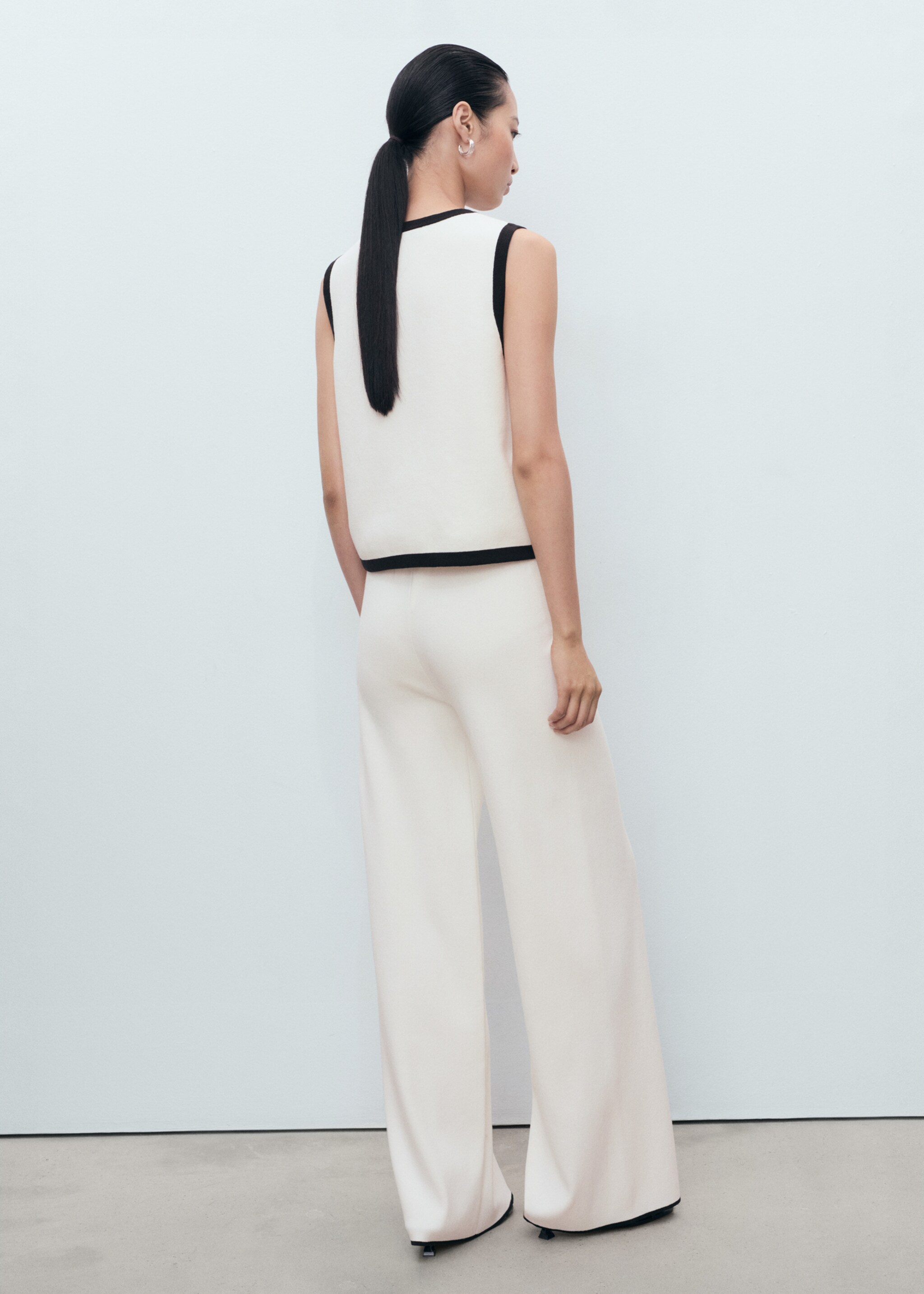 Pantaloni din tricot cu contrast la tiv - Spatele articolului