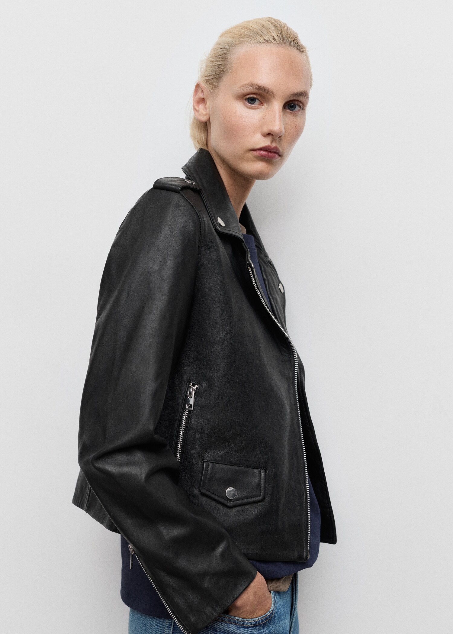 Leather biker jacket - Details of the article 2