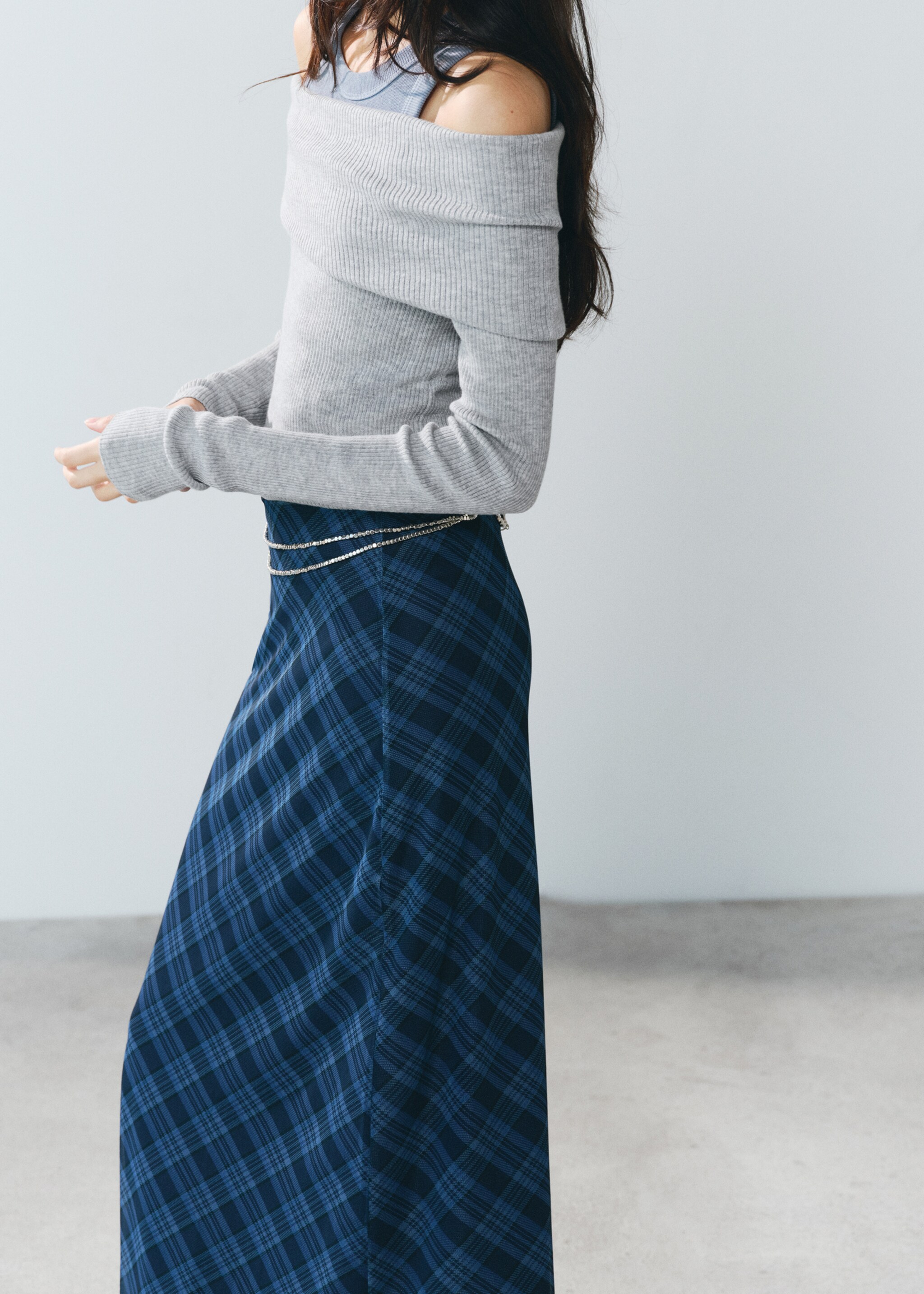 Checked long skirt - Details of the article 5, Dark Navy. Ref: 17094781-00.