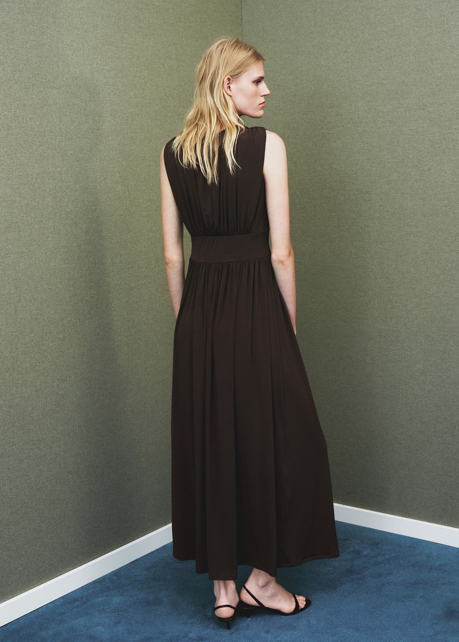 Long gathered dress - Reverse of the article