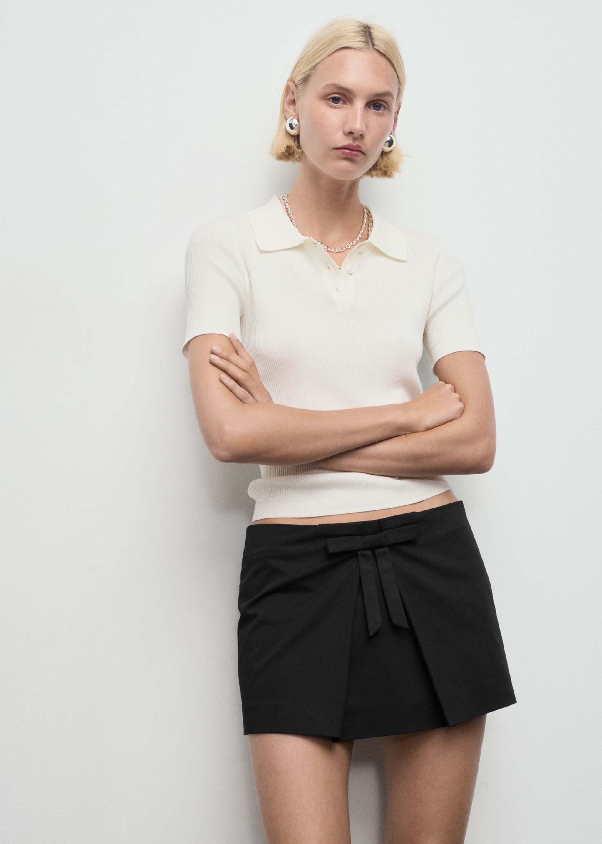Mini skort with bow - Details of the article 1, Black. Ref: 17094790-00.