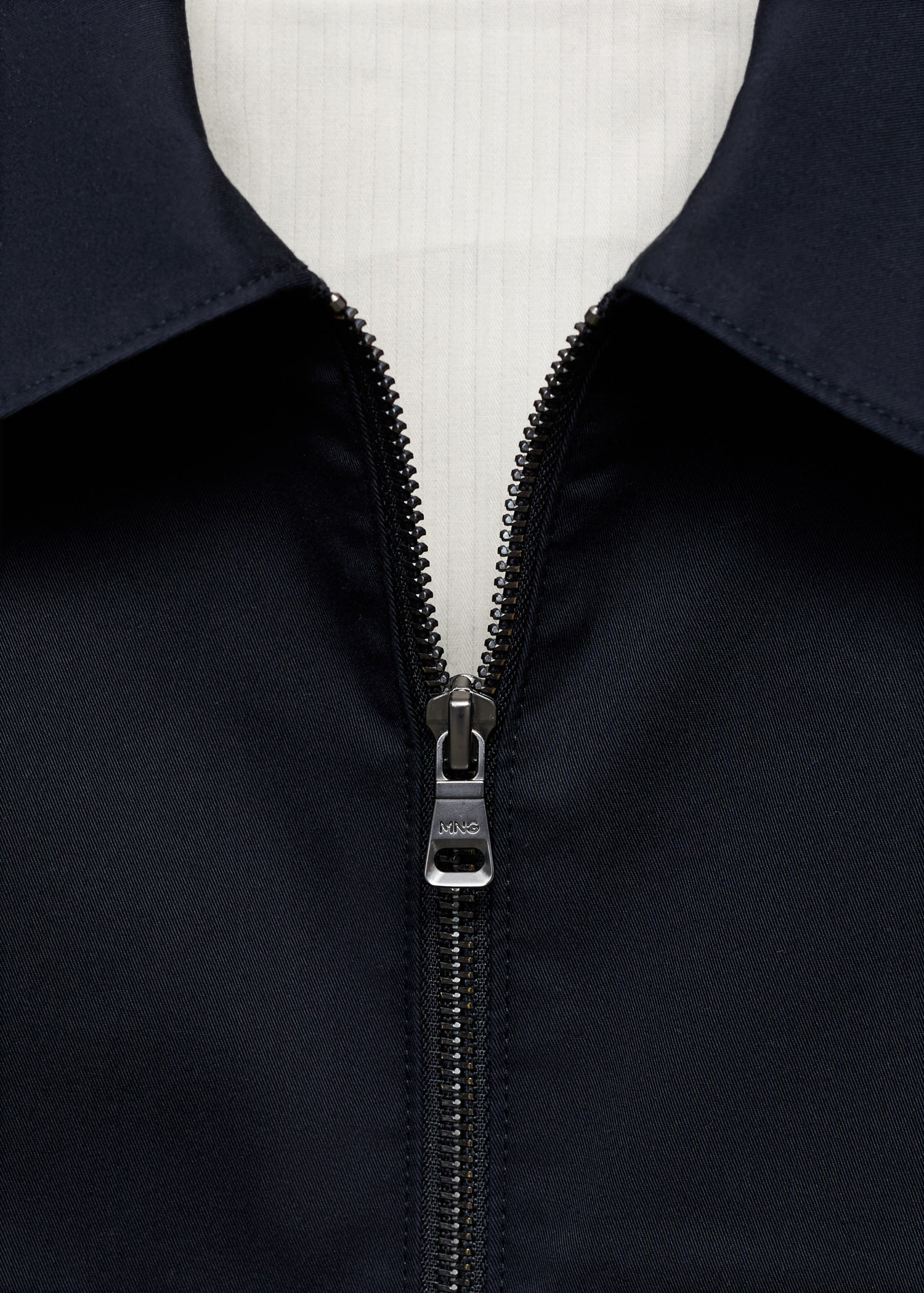 Jacket with a shirt collar and zip - Details of the article 8