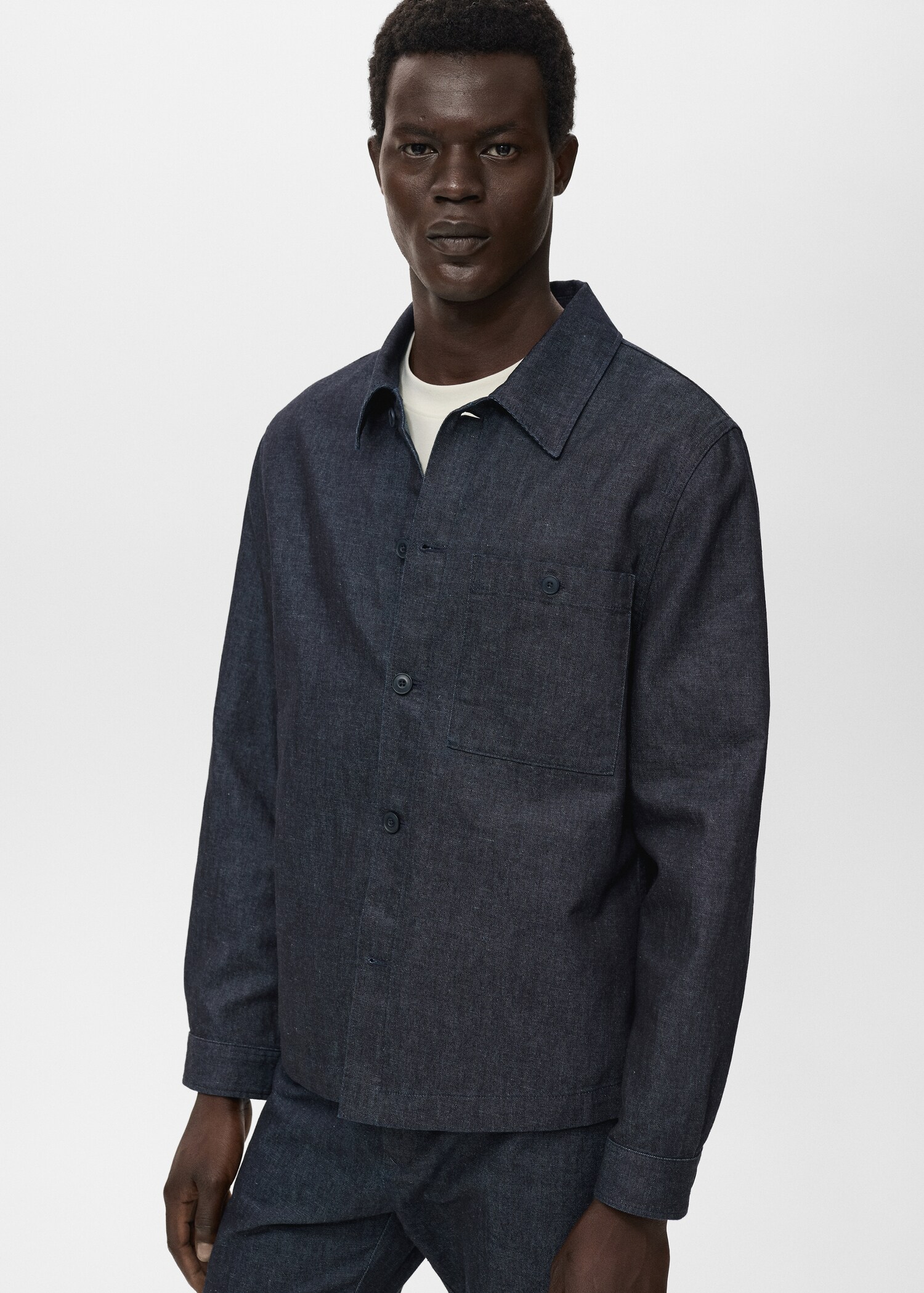 Sobrecamisa denim bolsillo - Plano medio