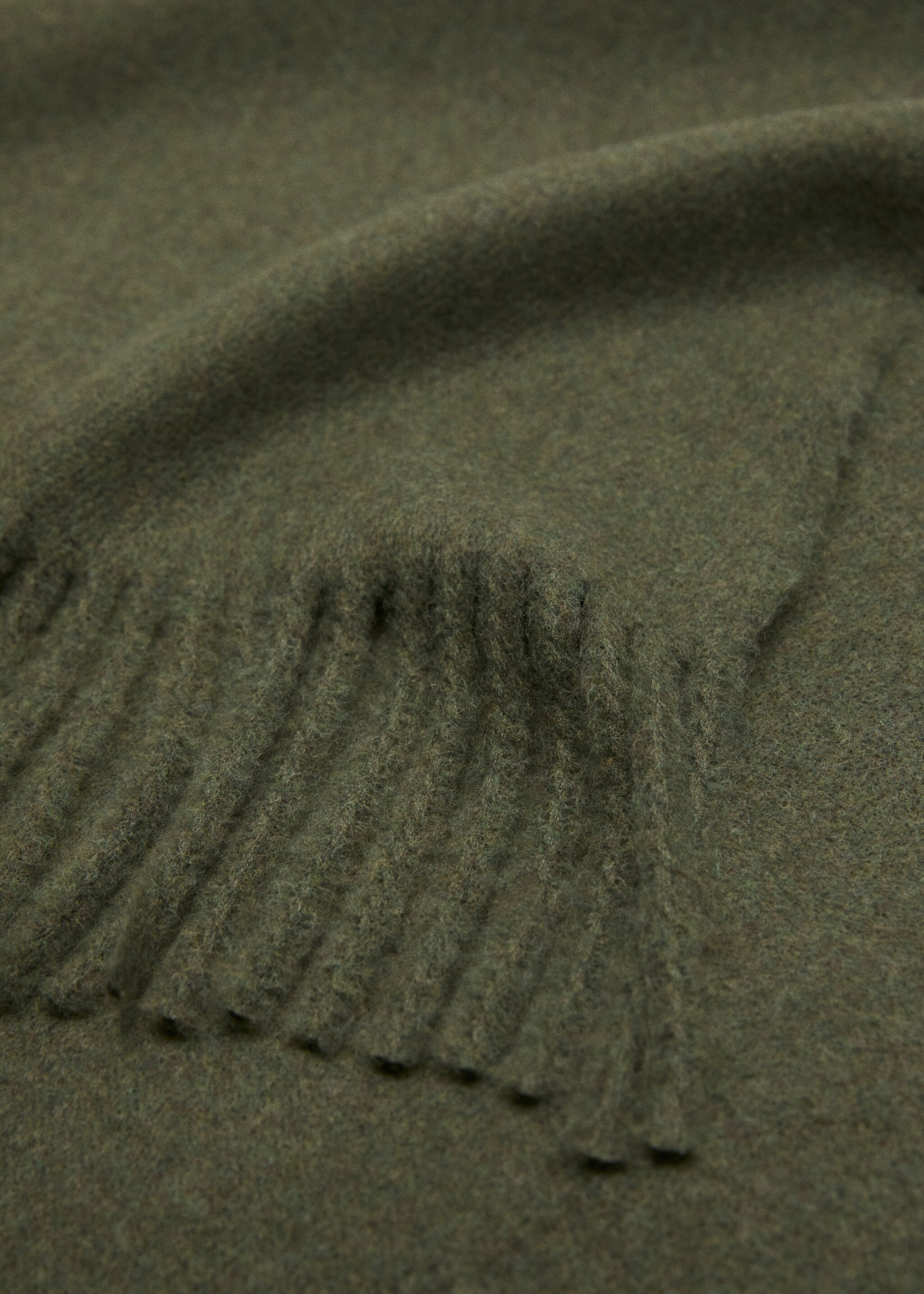 Fringed edge scarf - Medium plane, Medium Green. Ref: 17095145-00.