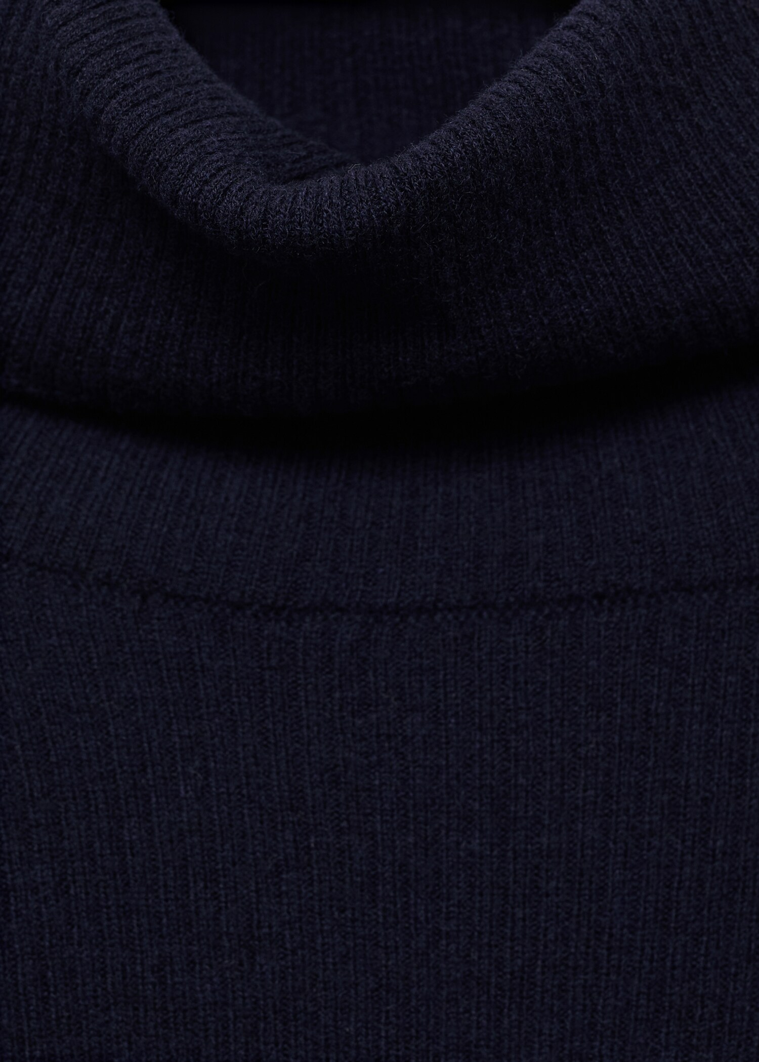 Turtleneck wool sweater - Details of the article 8