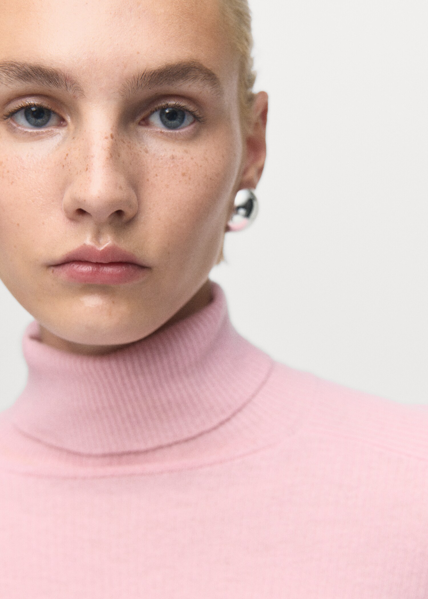 Turtleneck wool sweater - Details of the article 1