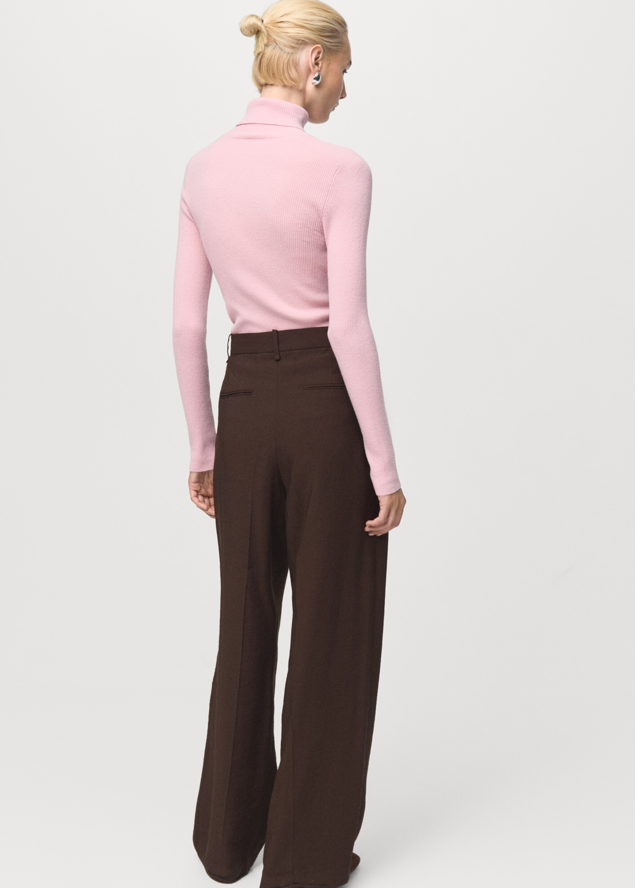 Turtleneck wool sweater - Reverse of the article, Pastel Pink. Ref: 17095148-00.