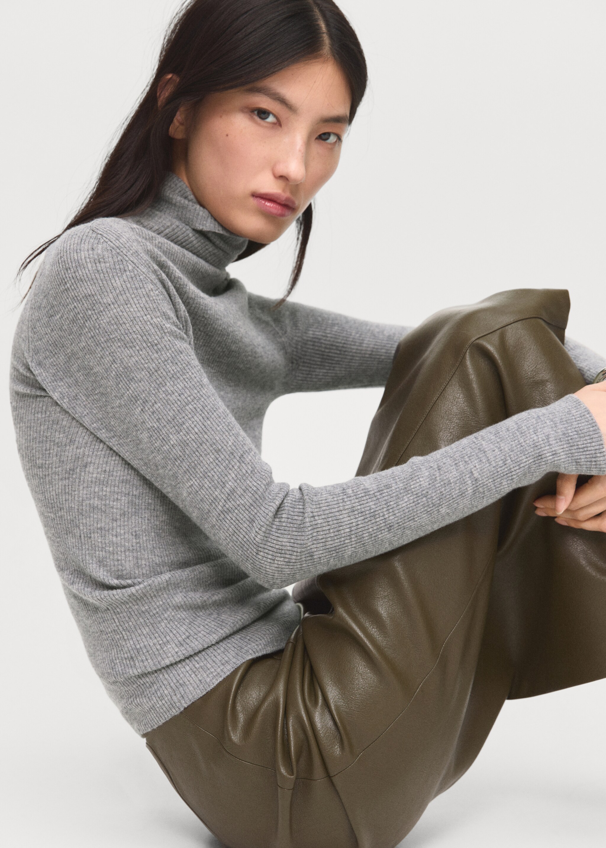 Turtleneck wool sweater - Details of the article 6, Light Heather Grey. Ref: 17095148-00.