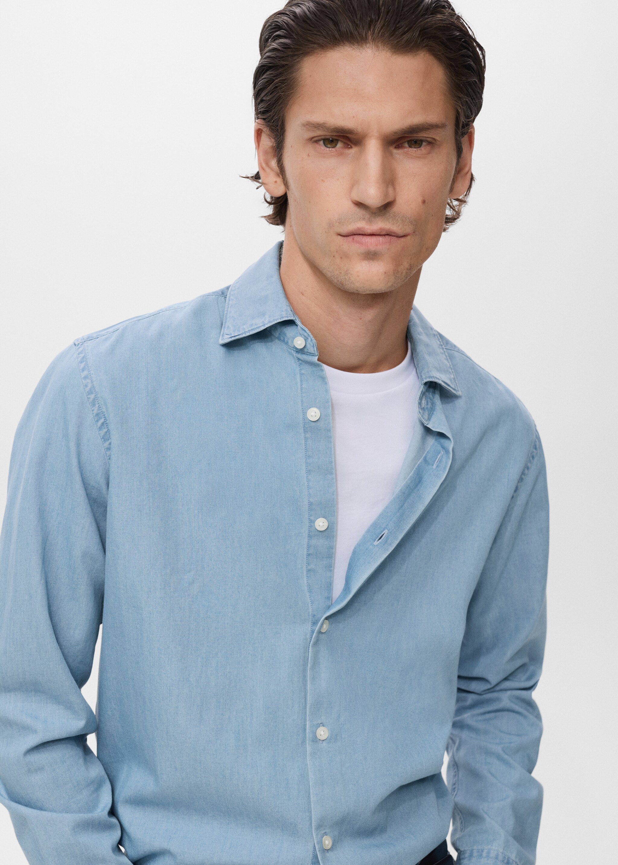 100% cotton chambray shirt - Details of the article 1, Light Blue. Ref: 17095149-00.