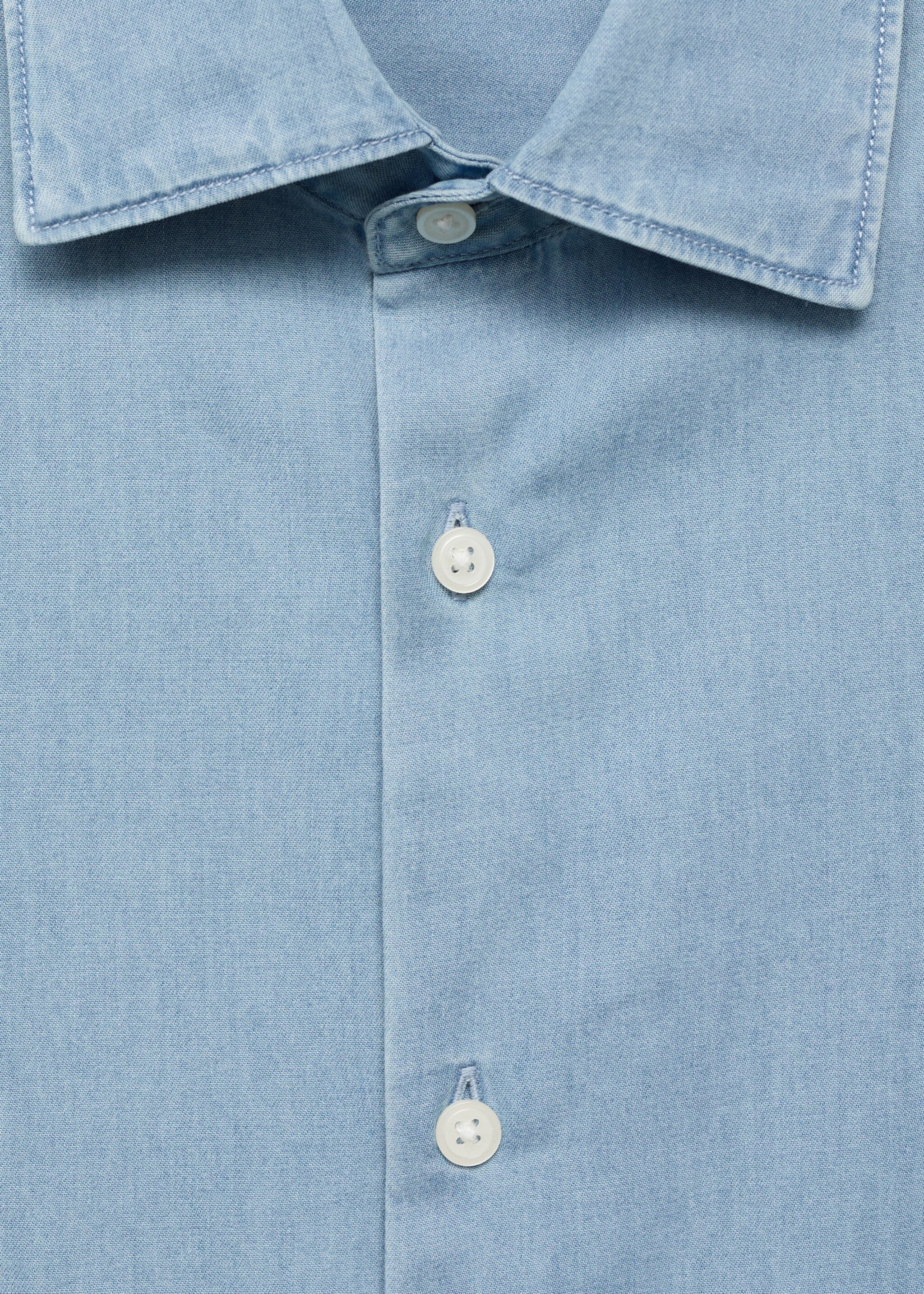 100% cotton chambray shirt - Details of the article 8, Light Blue. Ref: 17095149-00.