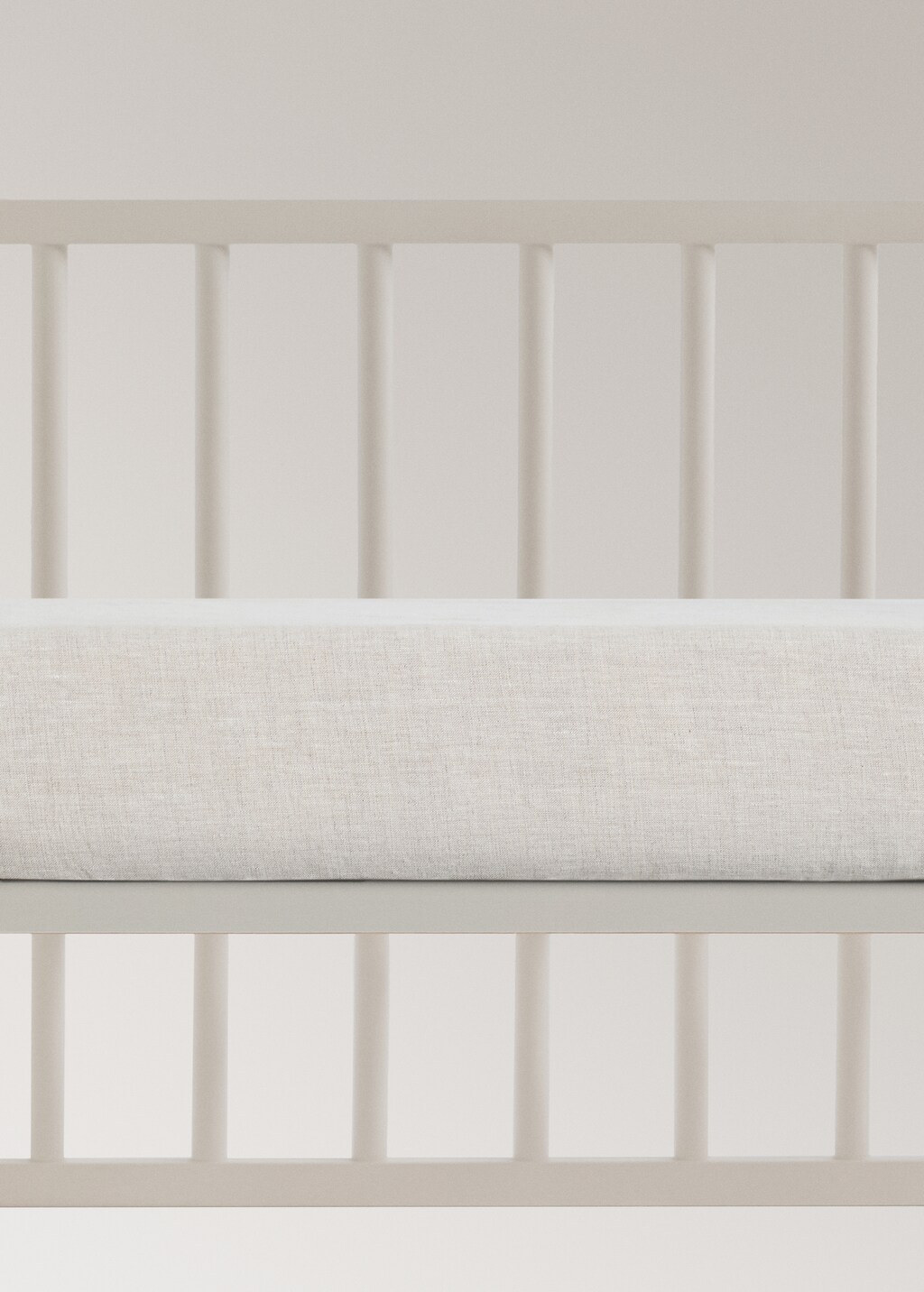 Washed linen fitted sheet for cot