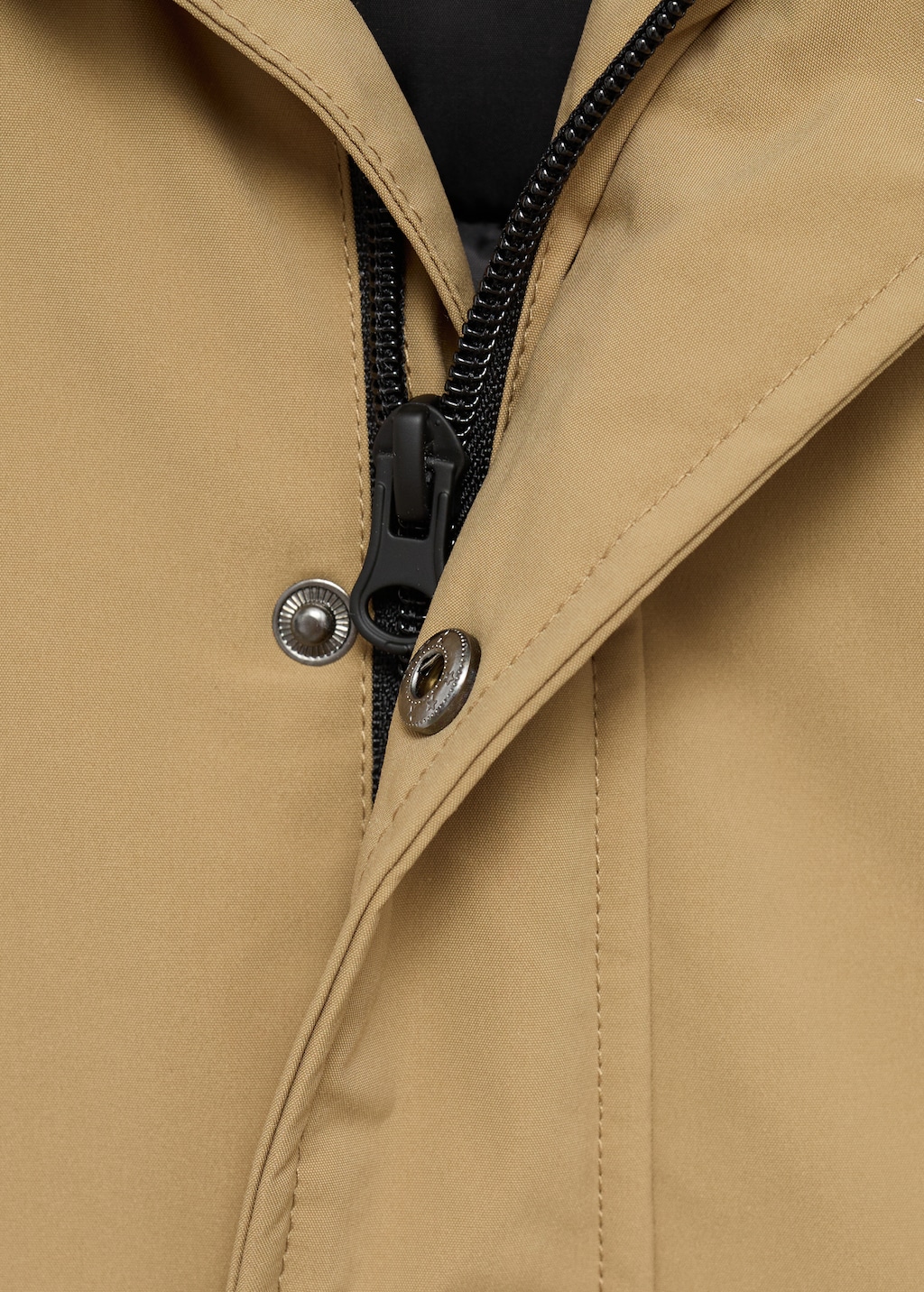 Hooded anorak with buttons