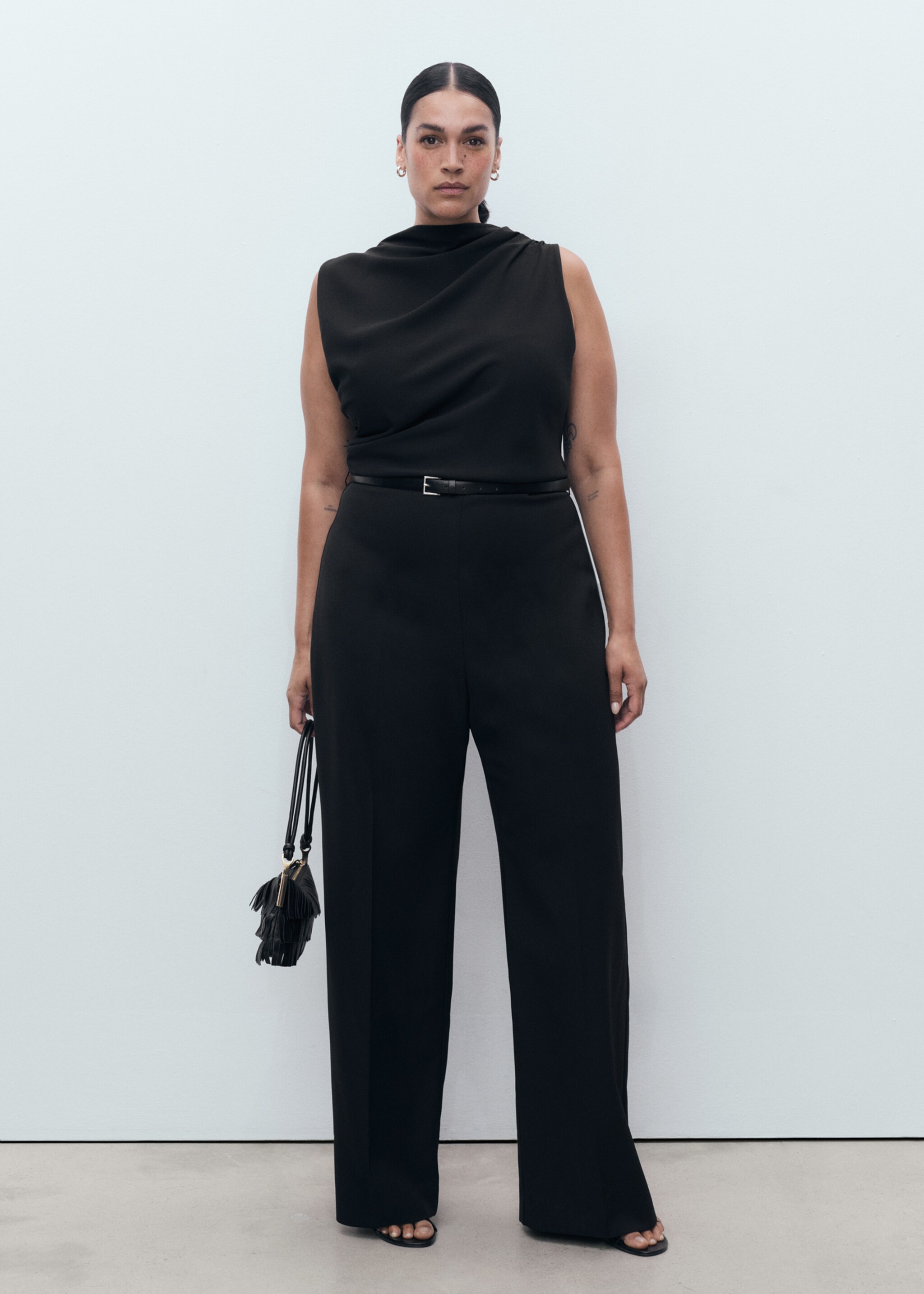 Long jumpsuit with draped neck and belt - Details of the article 3