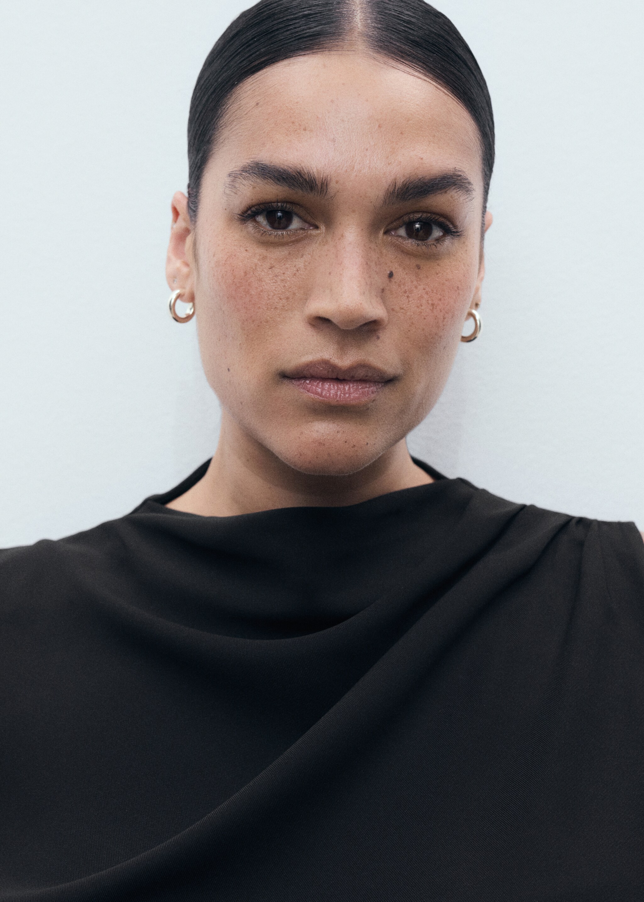 Long jumpsuit with draped neck and belt - Details of the article 4