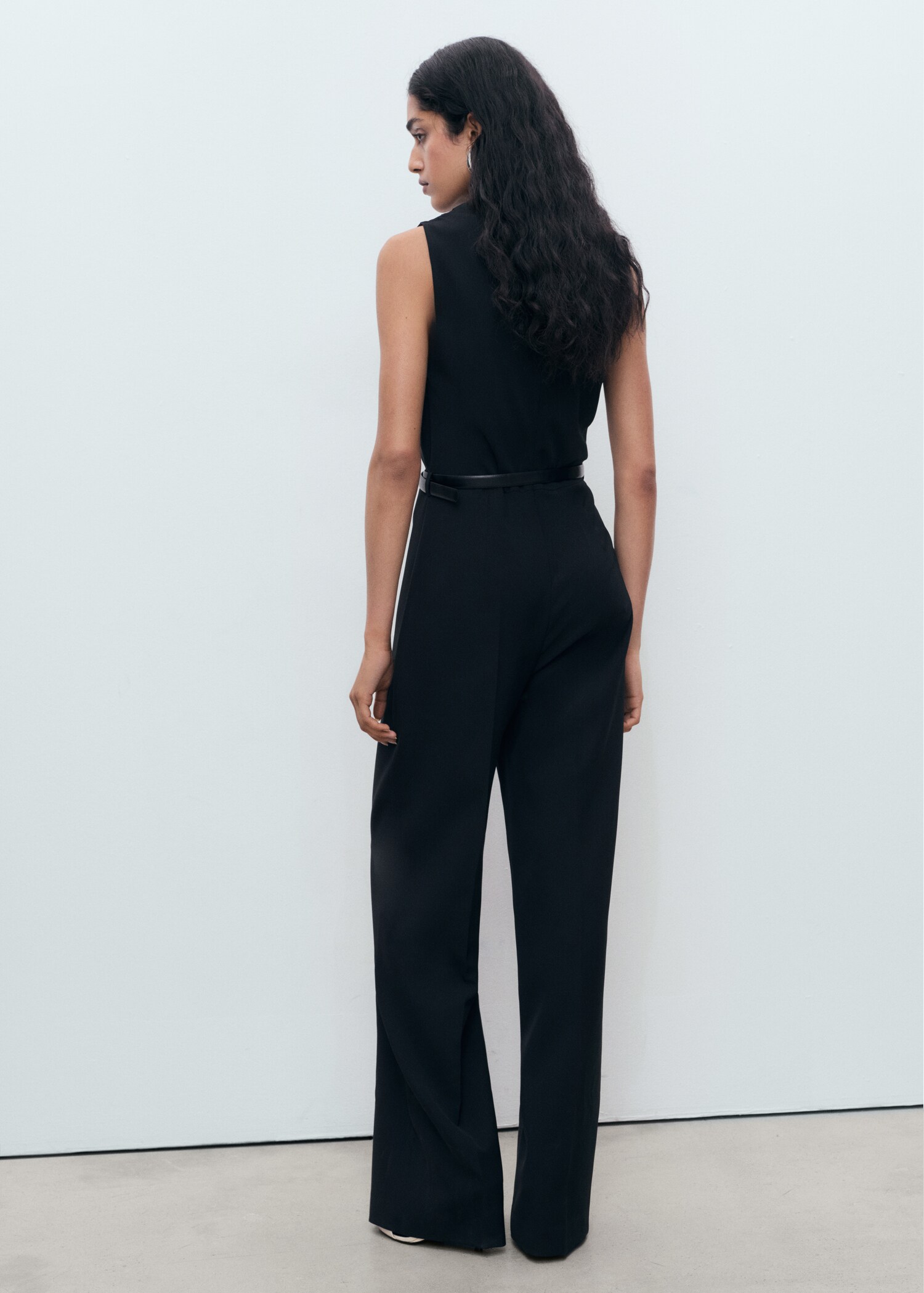 Long jumpsuit with draped neck and belt - Reverse of the article