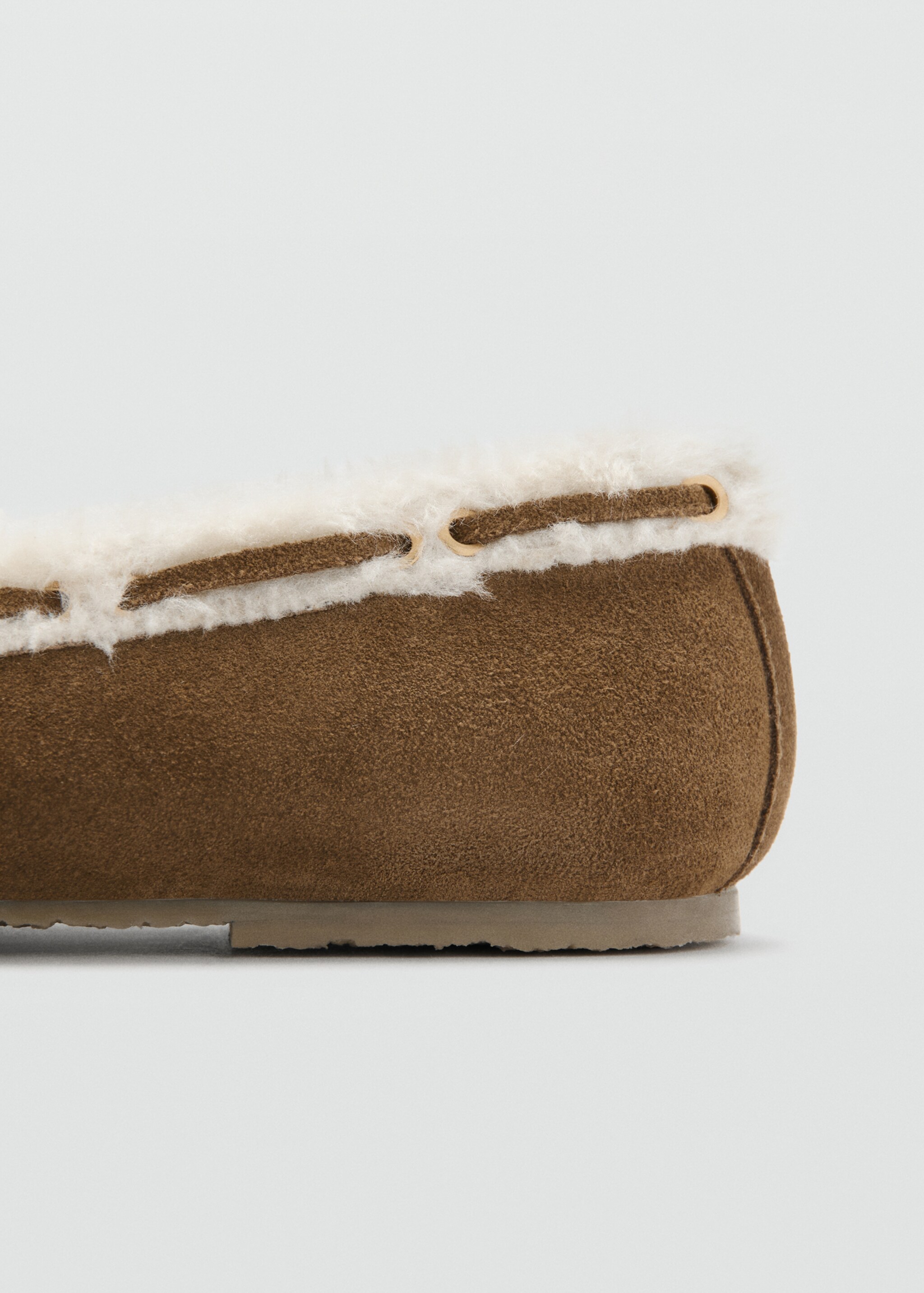 Sheepskin moccasins with studs - Details of the article 1, Leather. Ref: 17095787-00.