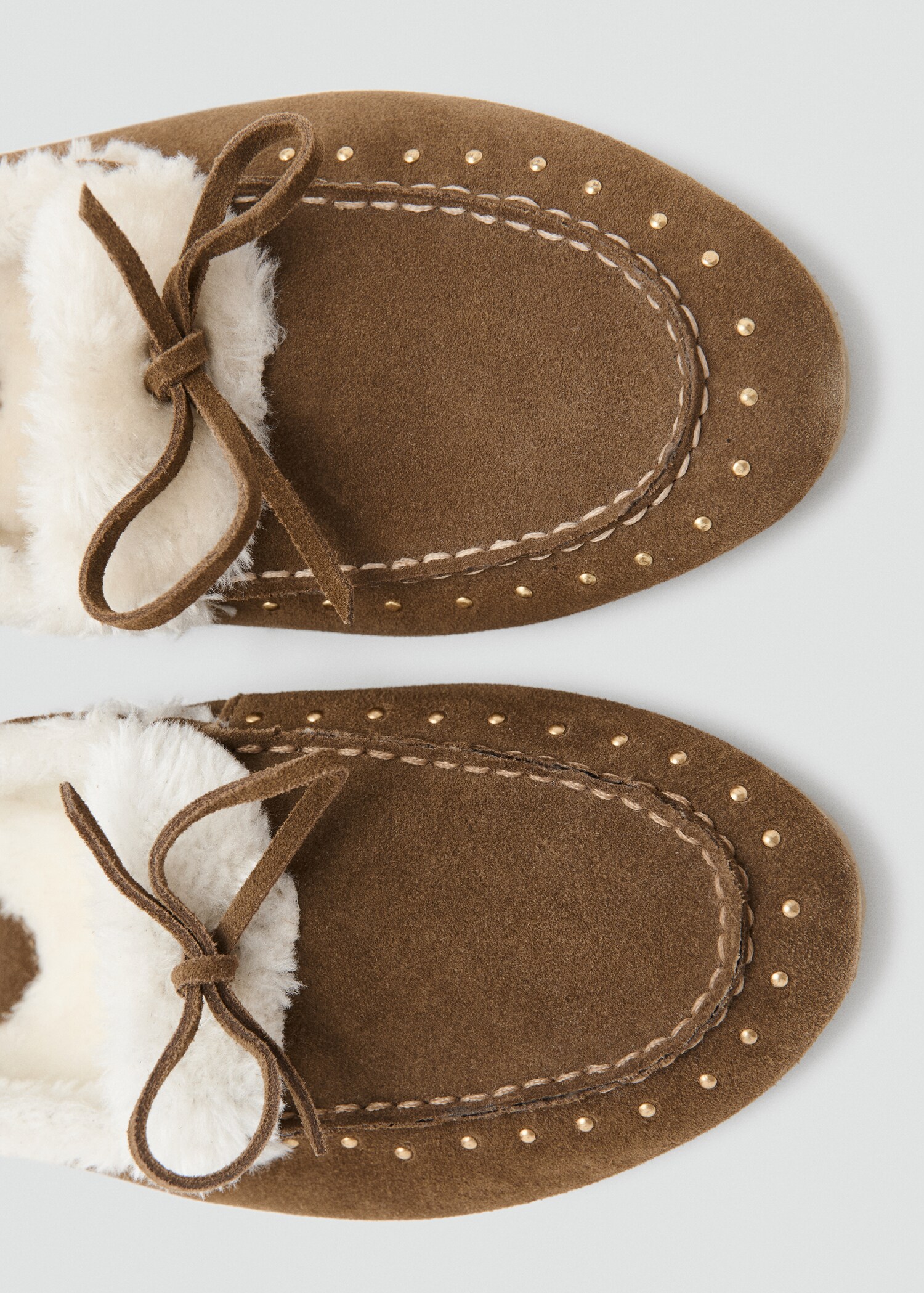 Sheepskin moccasins with studs - Details of the article 2