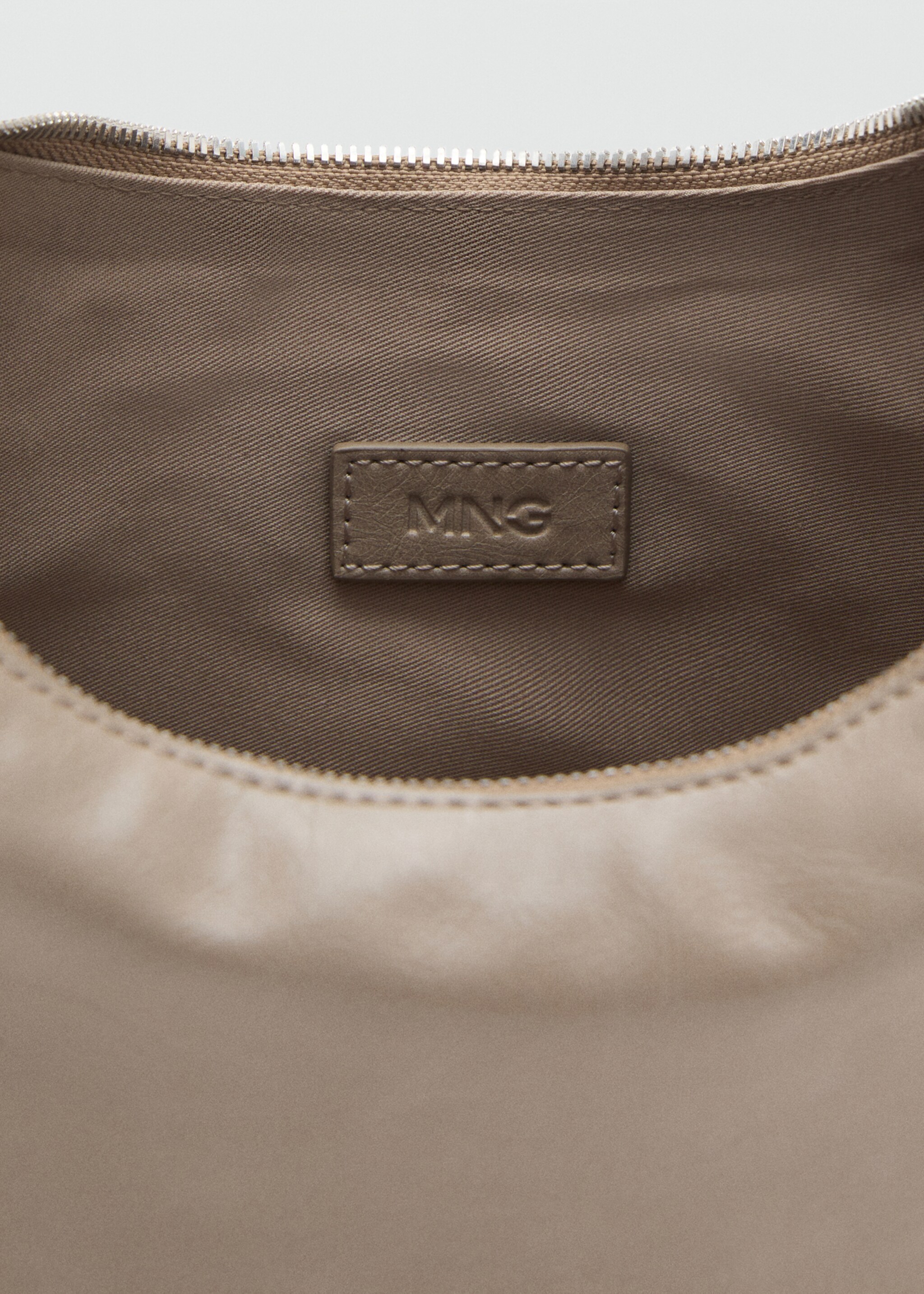 Medium oval bag with a pebbled effect - Details of the article 2, Light/Pastel Brown. Ref: 17095792-00.