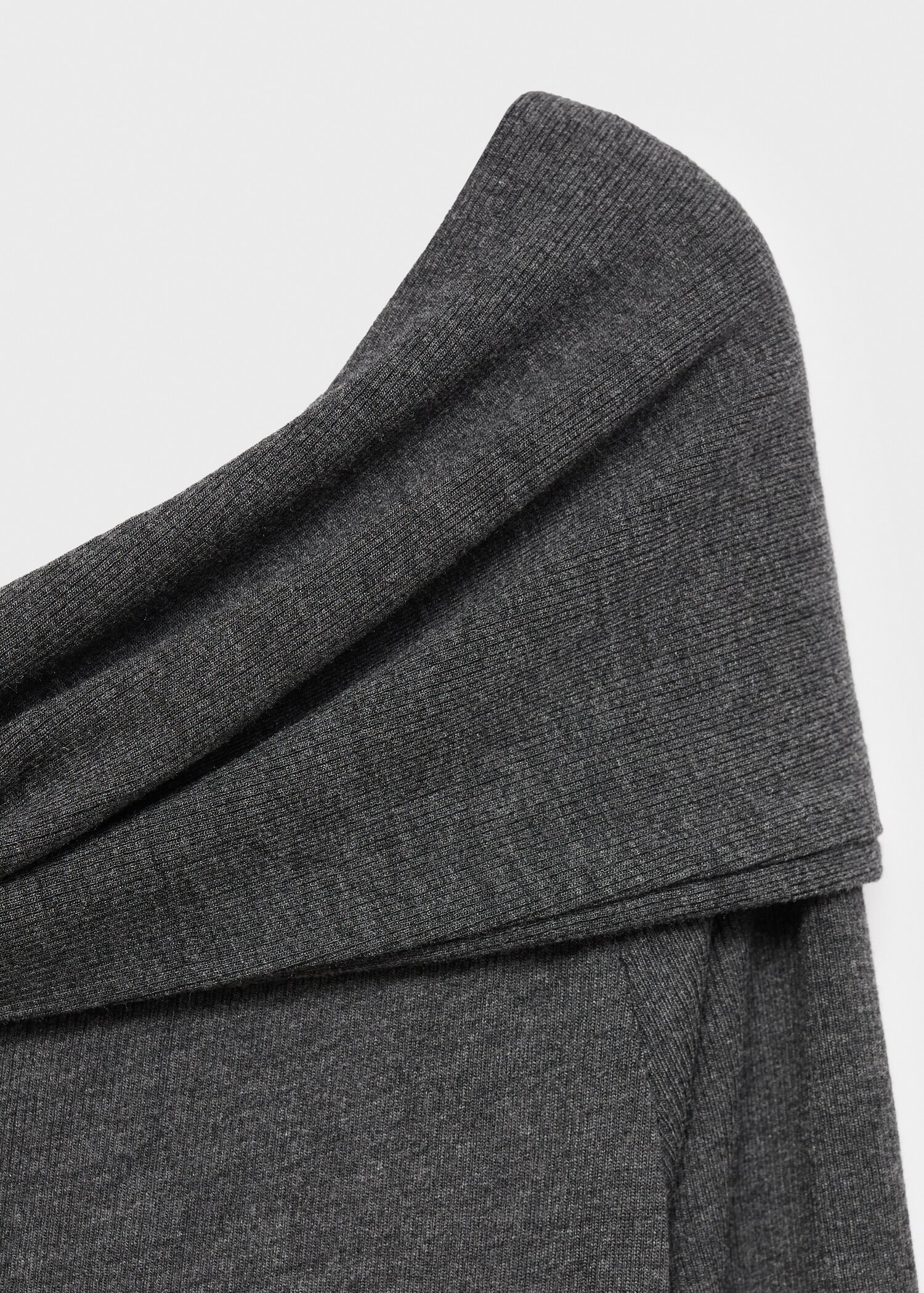 Dress ofi - Details of the article 0