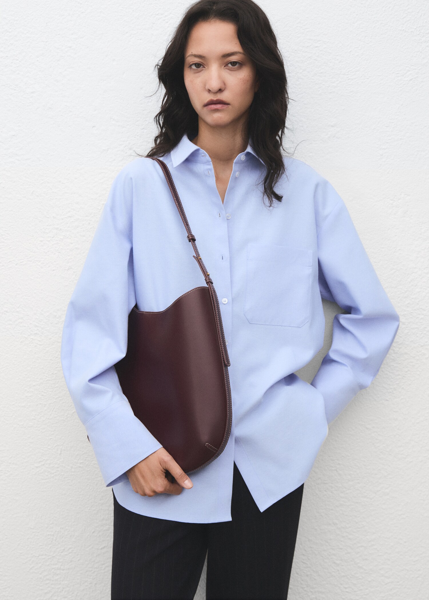 Camisa oversize bolsillo - Plano medio