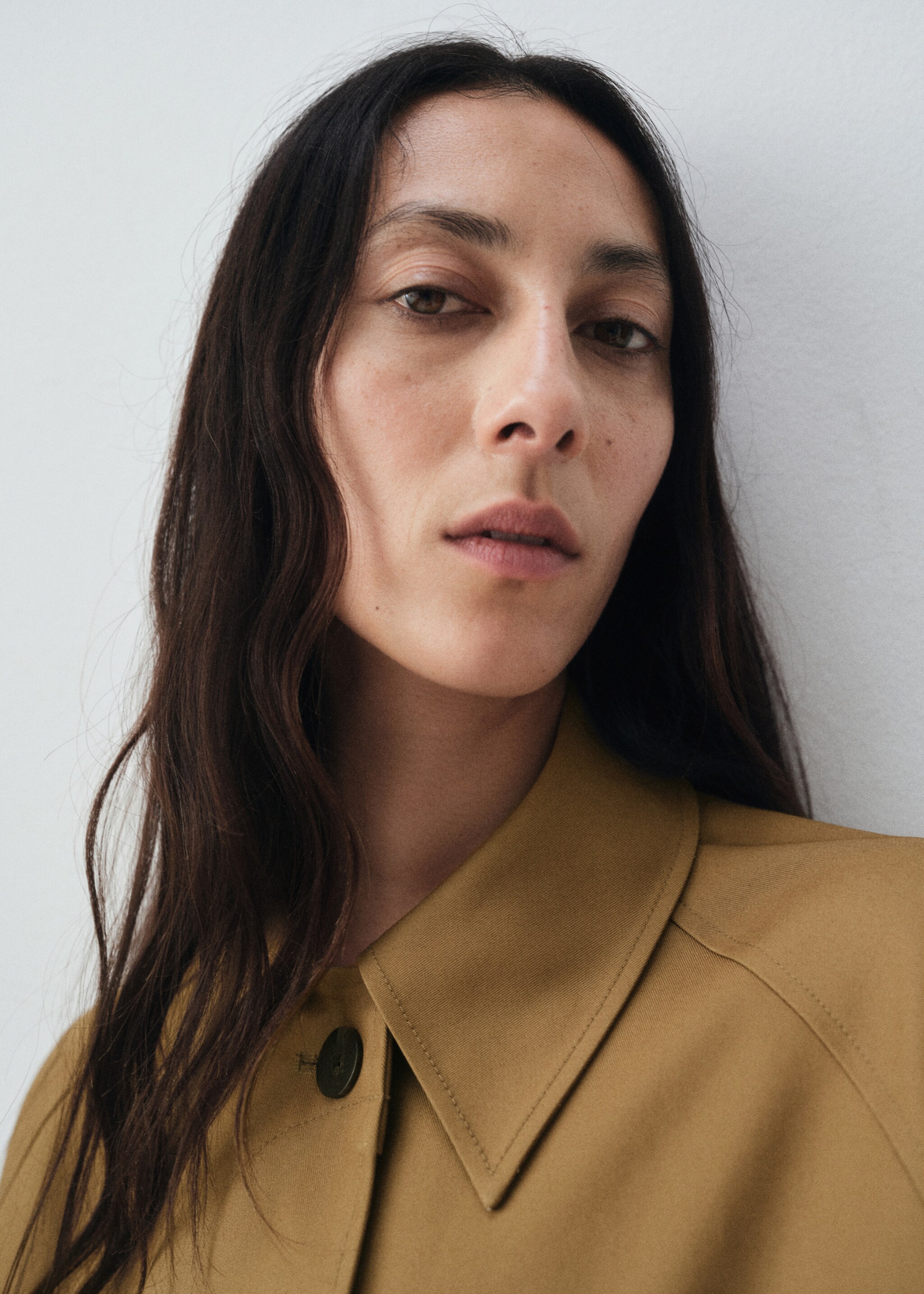100% cotton long trench coat - Details of the article 1, Tobacco Brown. Ref: 17095801-00.