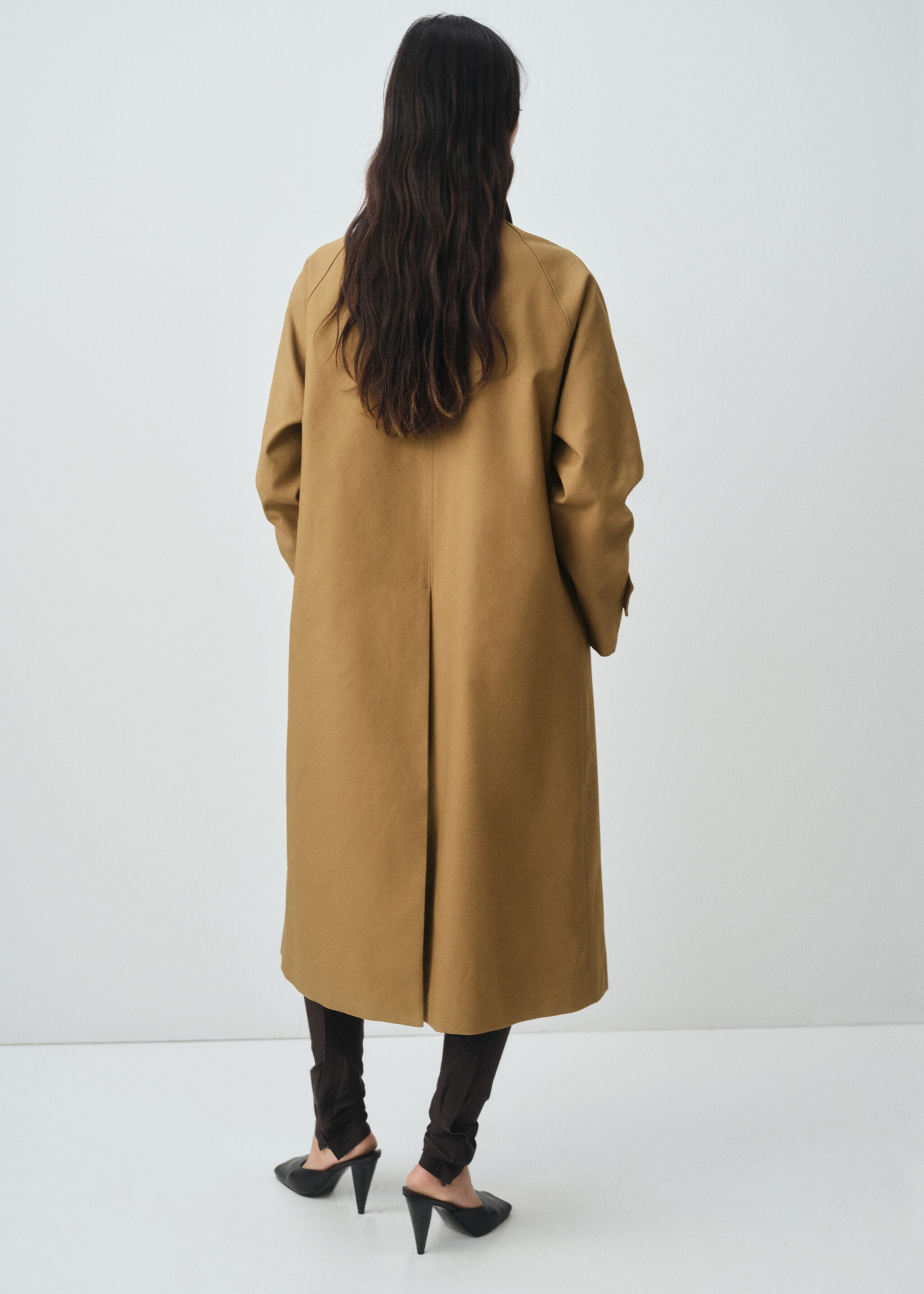 100% cotton long trench coat - Reverse of the article, Tobacco Brown. Ref: 17095801-00.