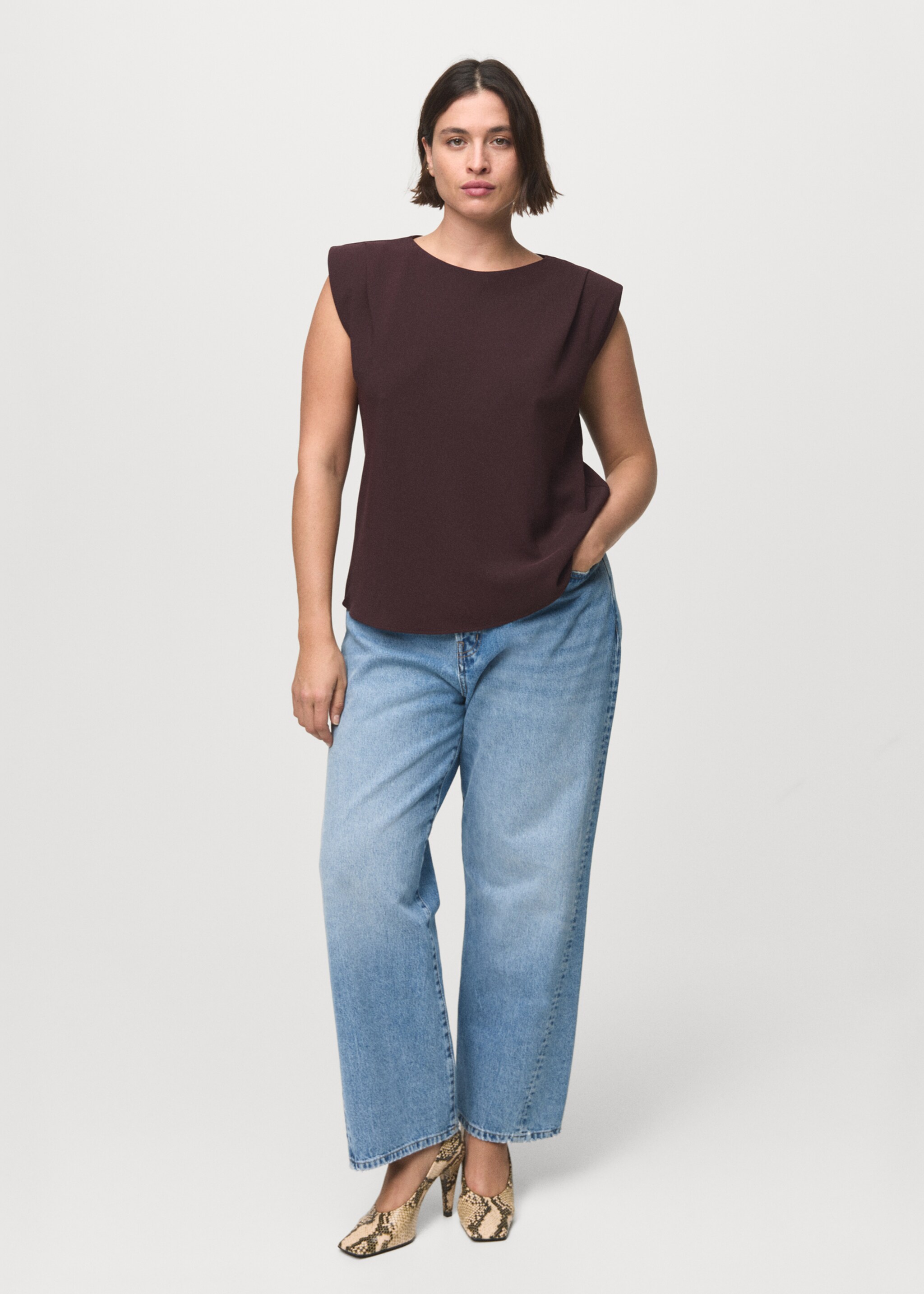 Ruched blouse with shoulder pads - Details of the article 3, Chocolate. Ref: 17095803-00.