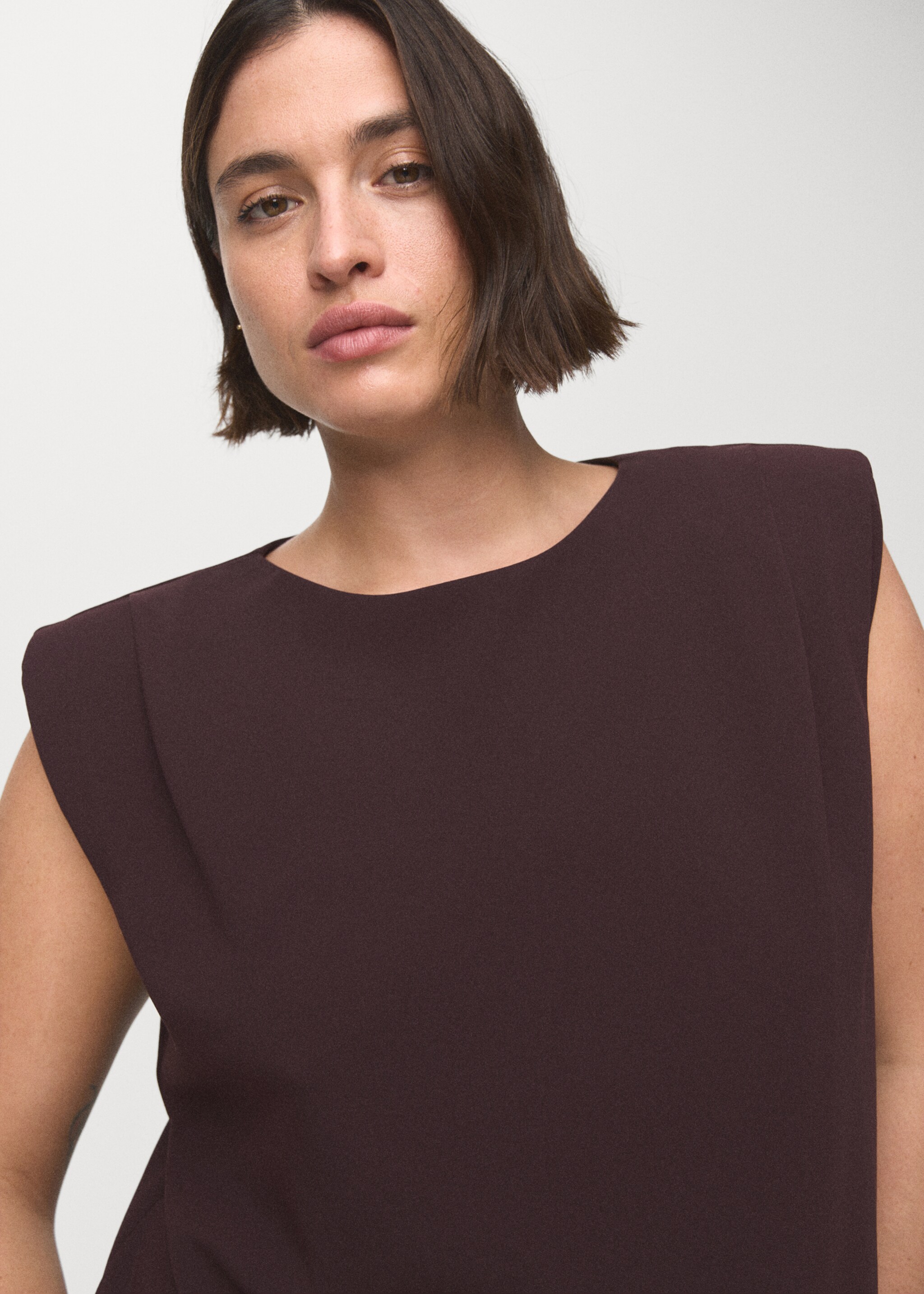 Ruched blouse with shoulder pads - Details of the article 4, Chocolate. Ref: 17095803-00.