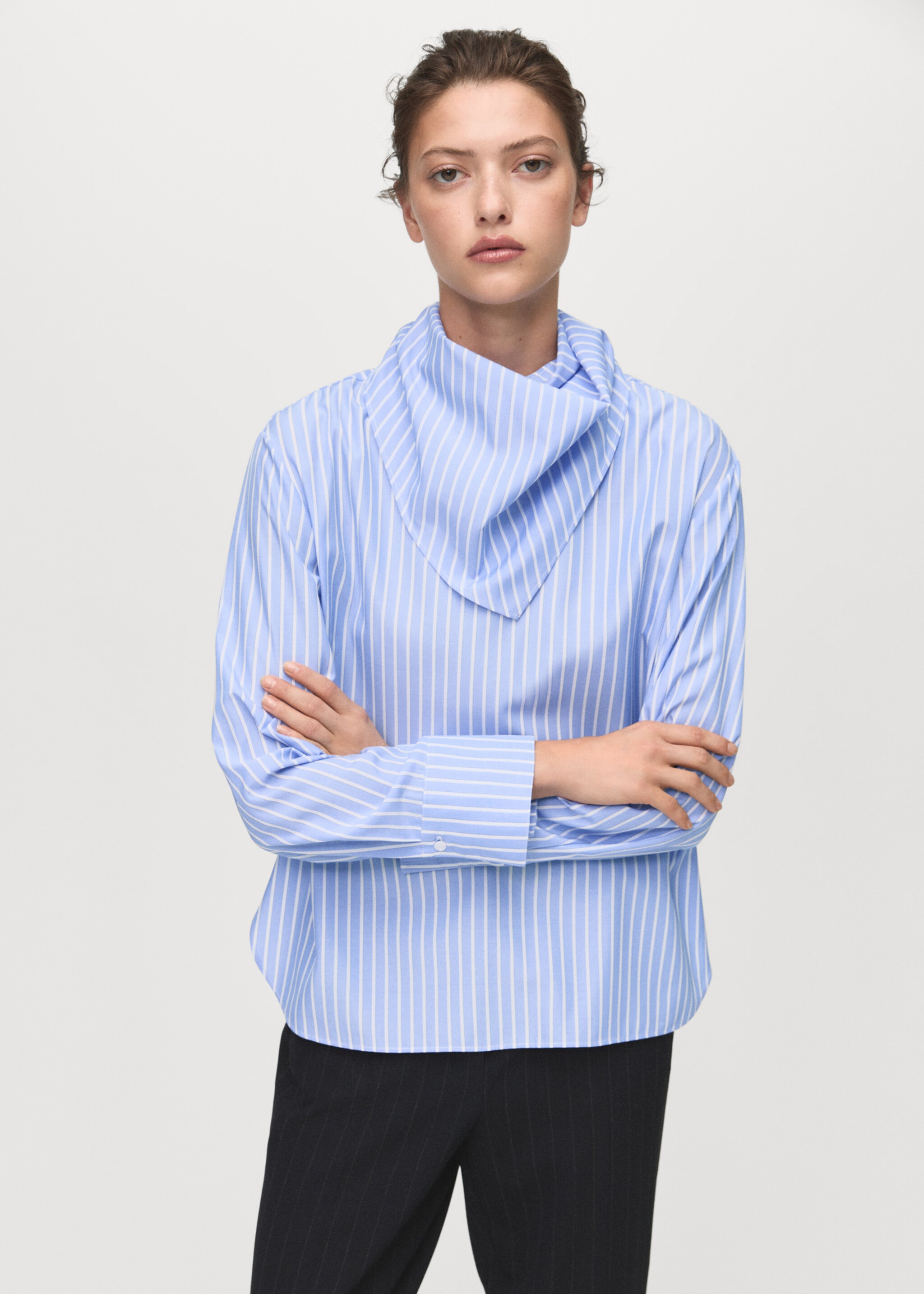 Blusa rayas pañuelo - Plano medio, Azul celeste. Ref: 17095808-00.