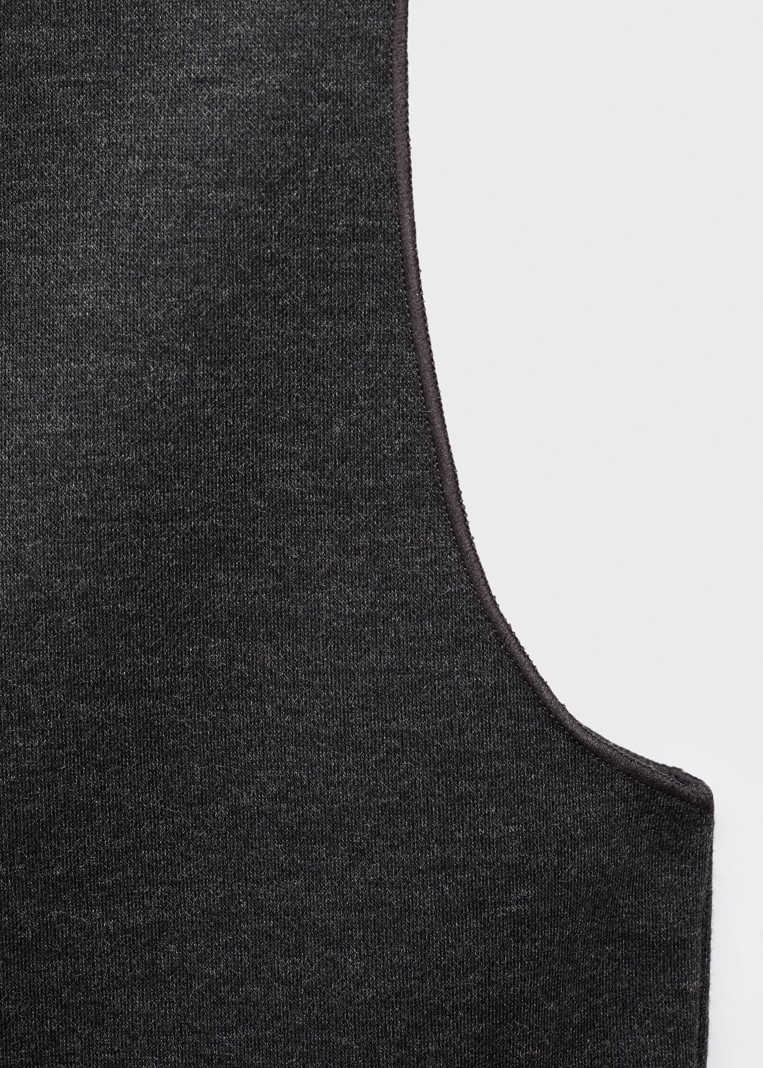 Round neck buttoned waistcoat - Details of the article 0