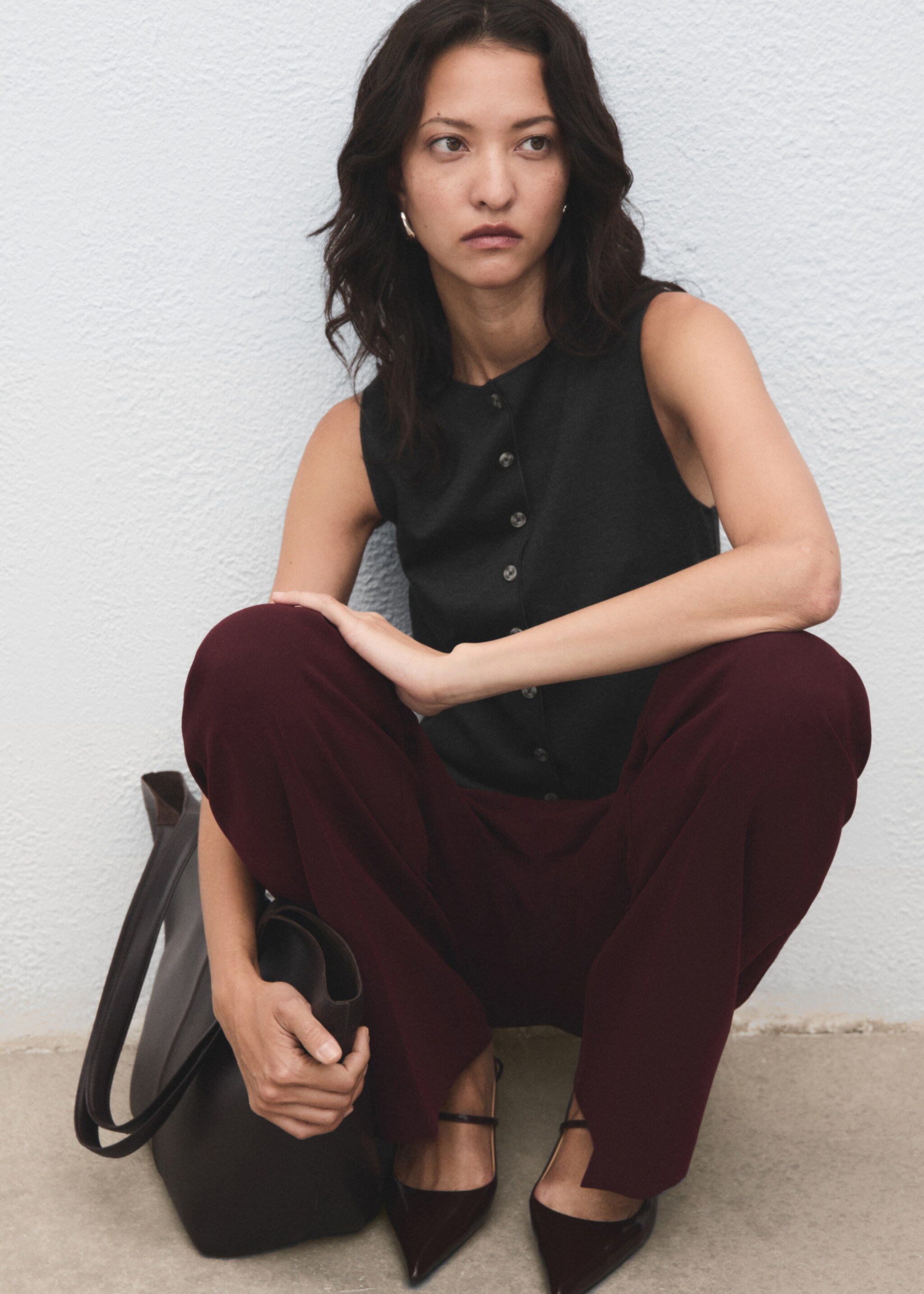 Round neck buttoned waistcoat - Details of the article 2, Grey. Ref: 17095815-00.
