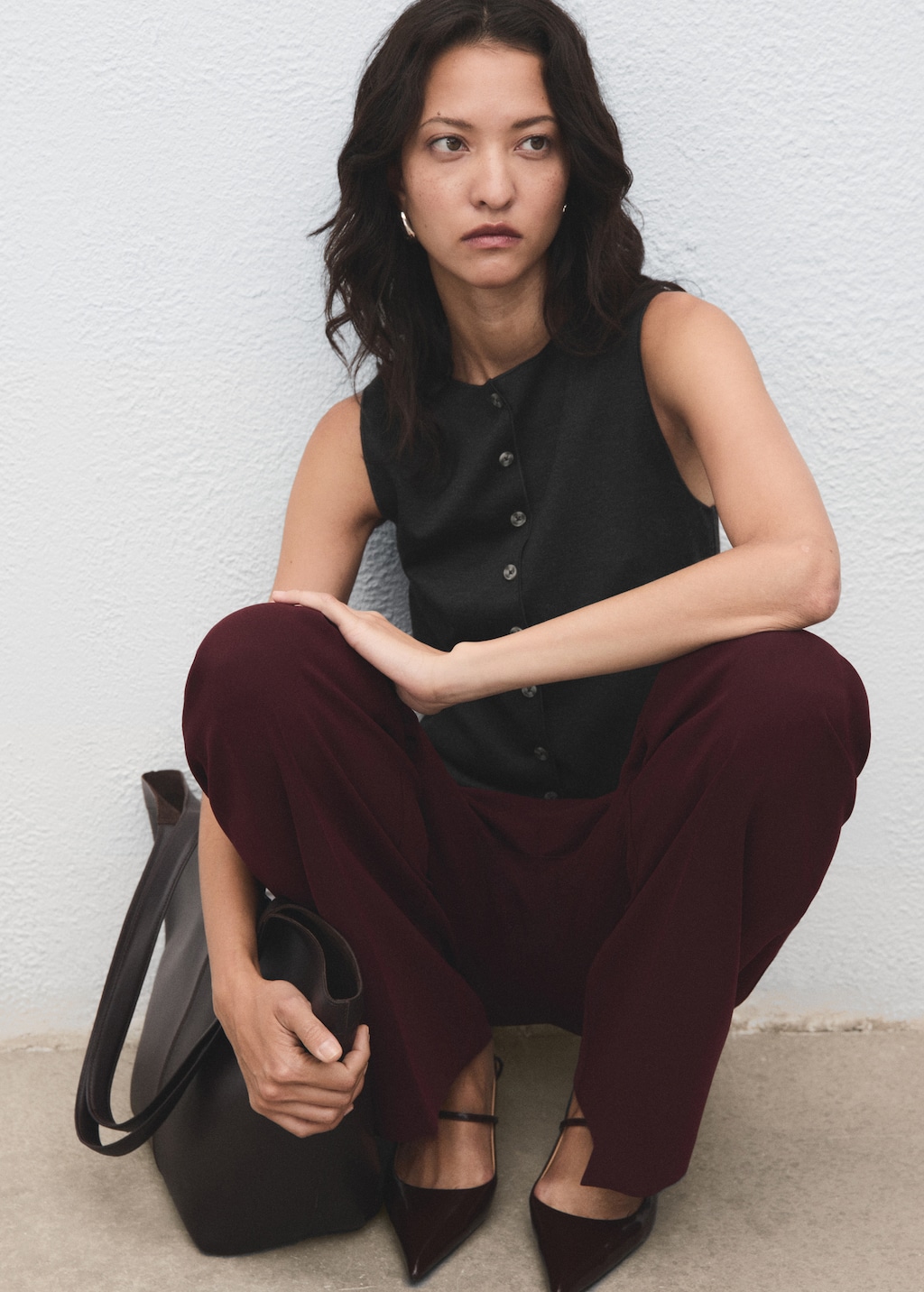 Round neck buttoned vest