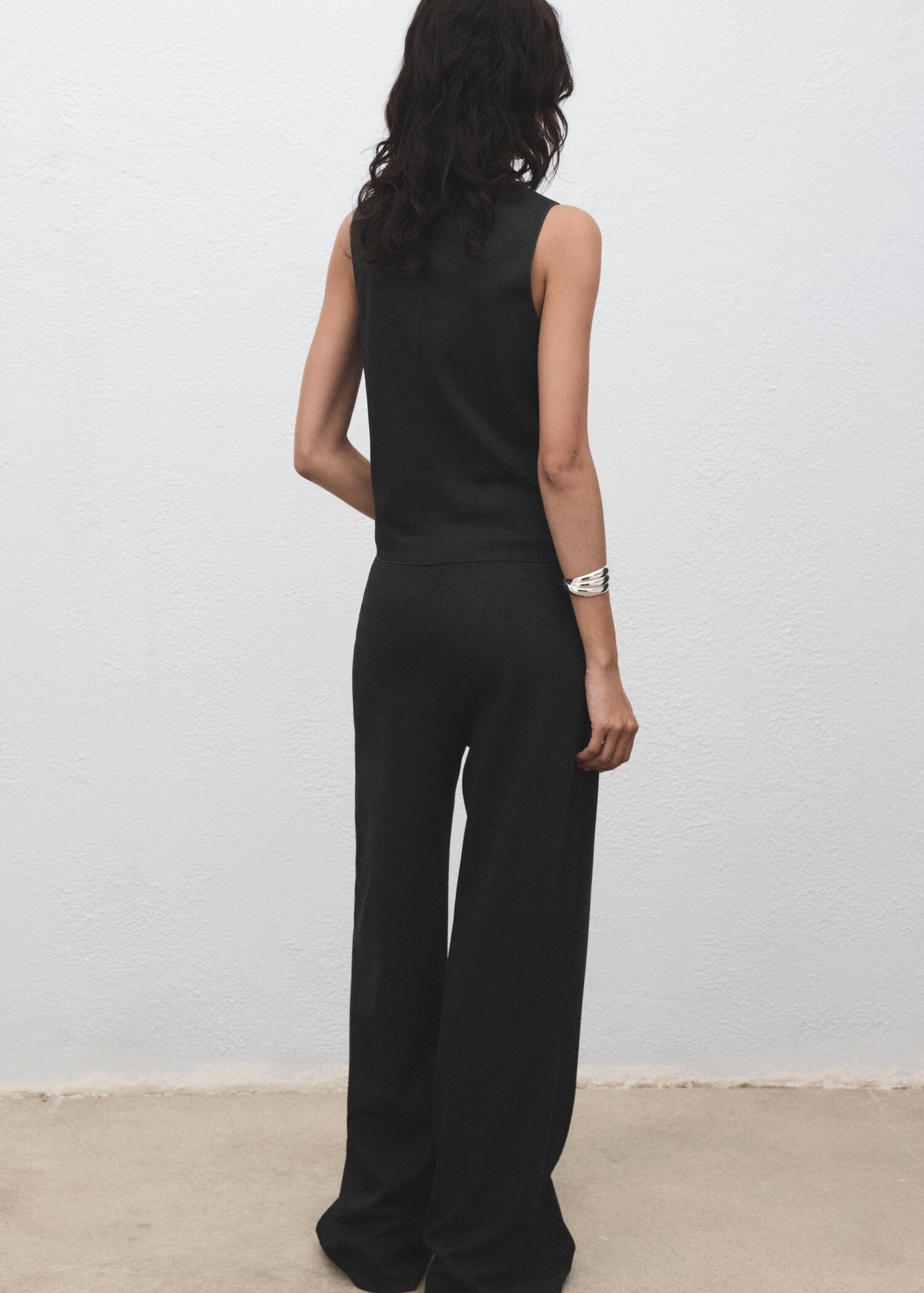 Round neck buttoned waistcoat - Reverse of the article